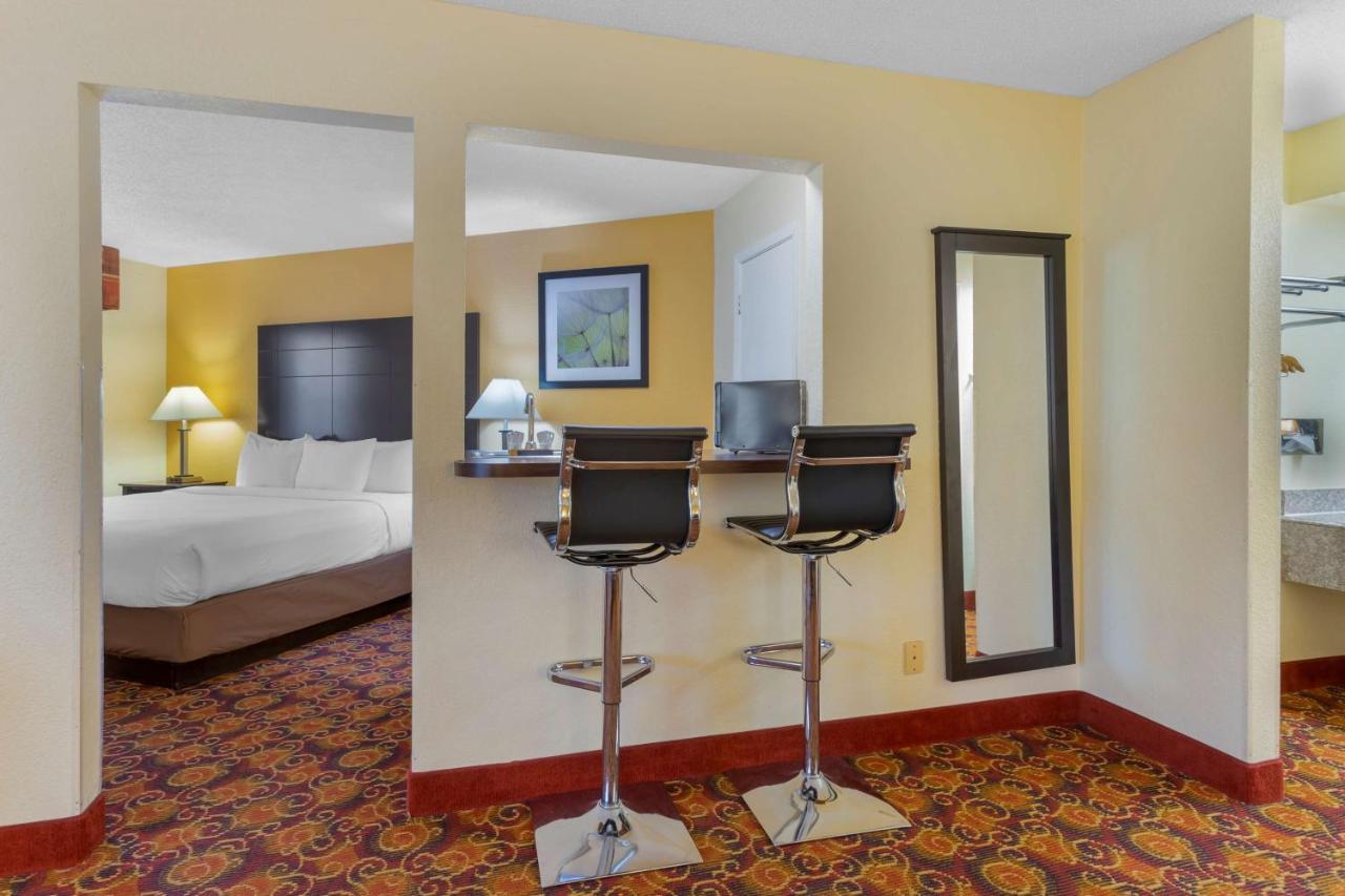King Room - Non-Smoking