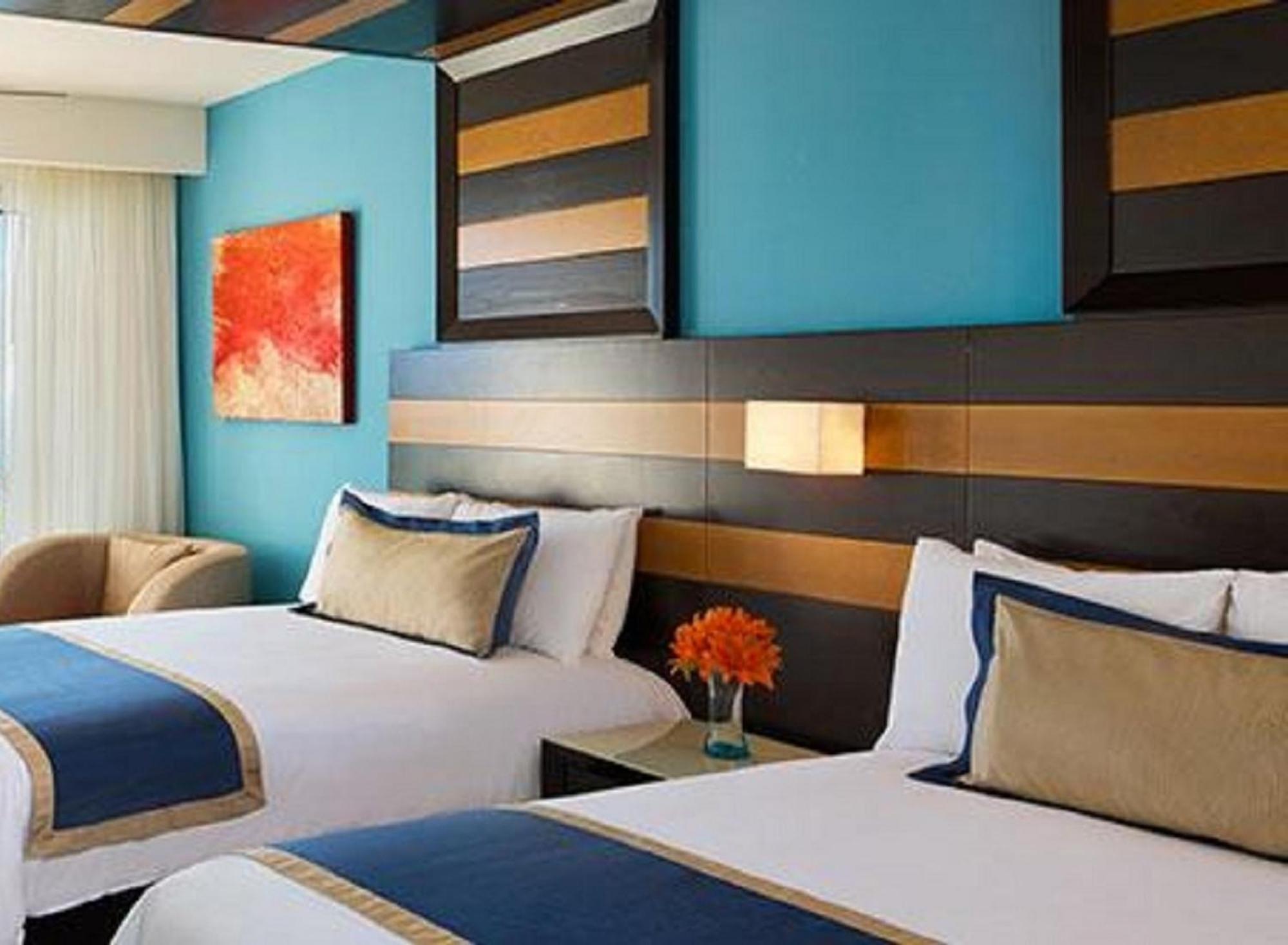 Preferred Club Junior Suite Swimout with Two Double Beds
