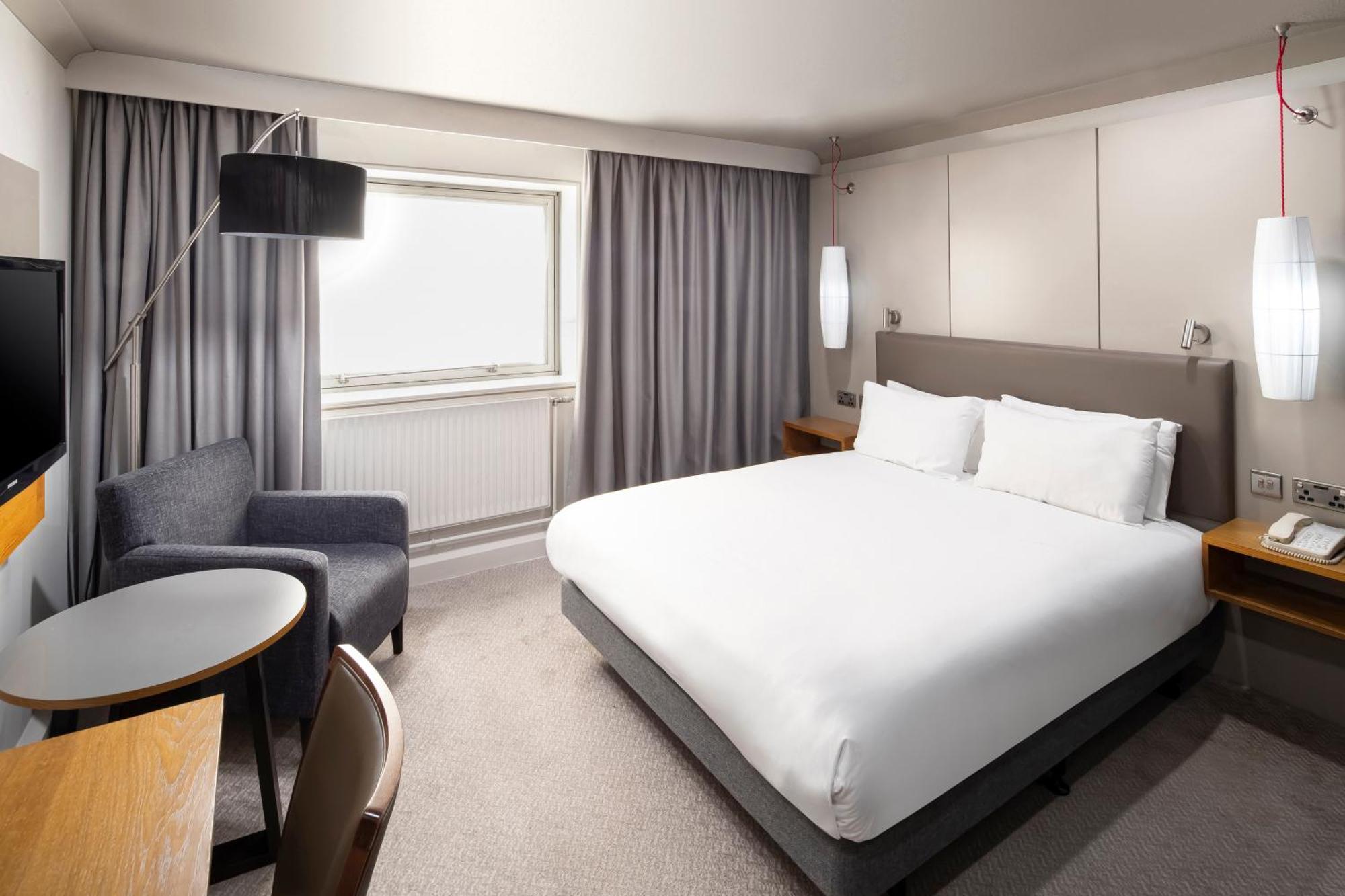 Standard Queen Room - Accessible