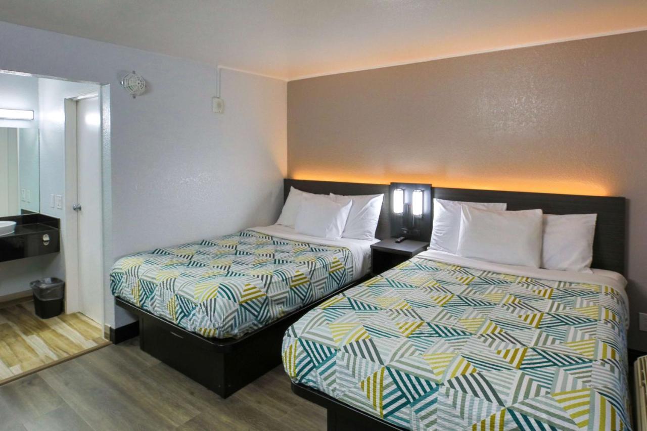 Deluxe Quadruple Room - Non-Smoking