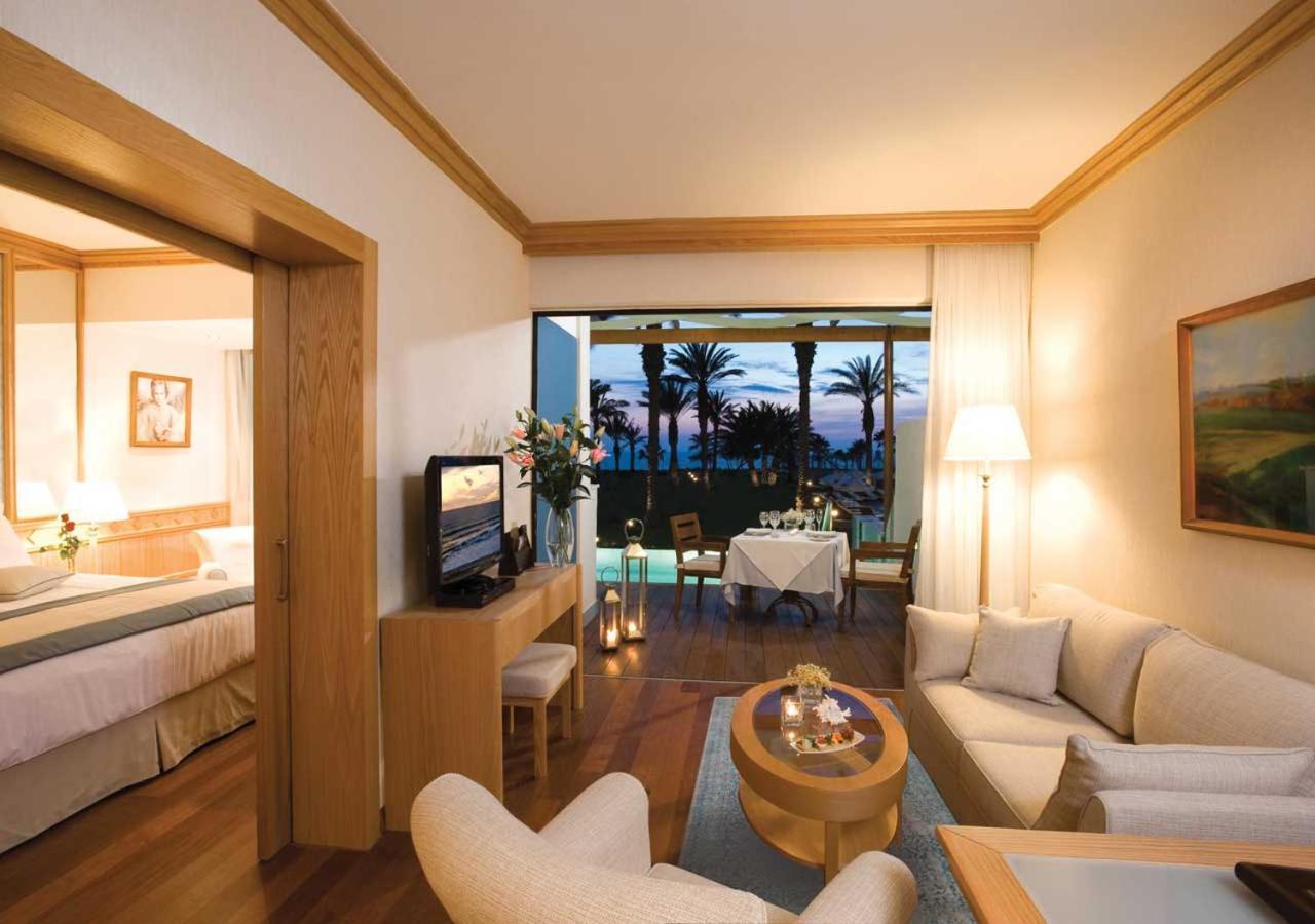 Executive One-Bedroom Suite with Garden View and Private Pool