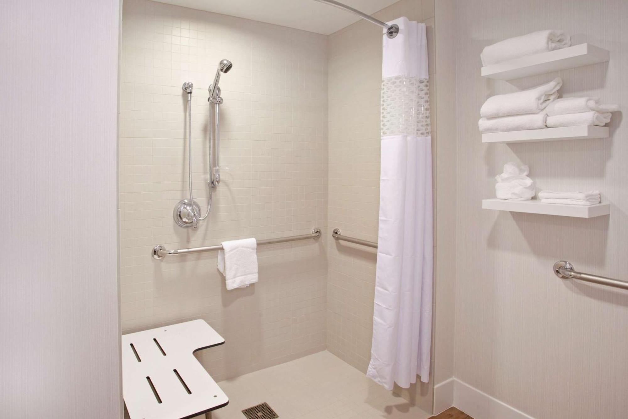 King Room with Roll-In Shower - Mobility and Hearing Access/Non-Smoking