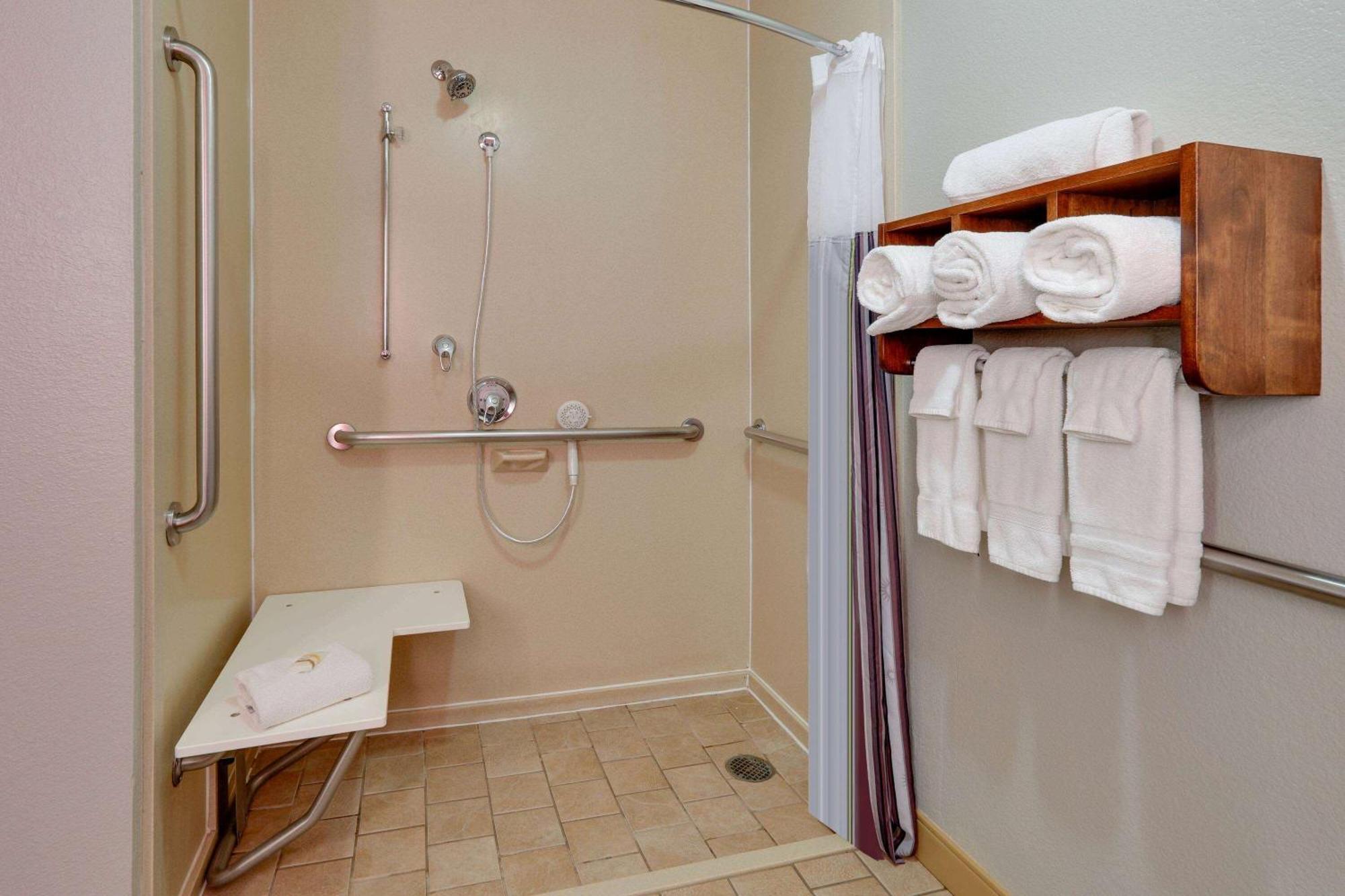 King Room with Roll-In Shower - Mobility/Hearing Accessible - Non-Smoking