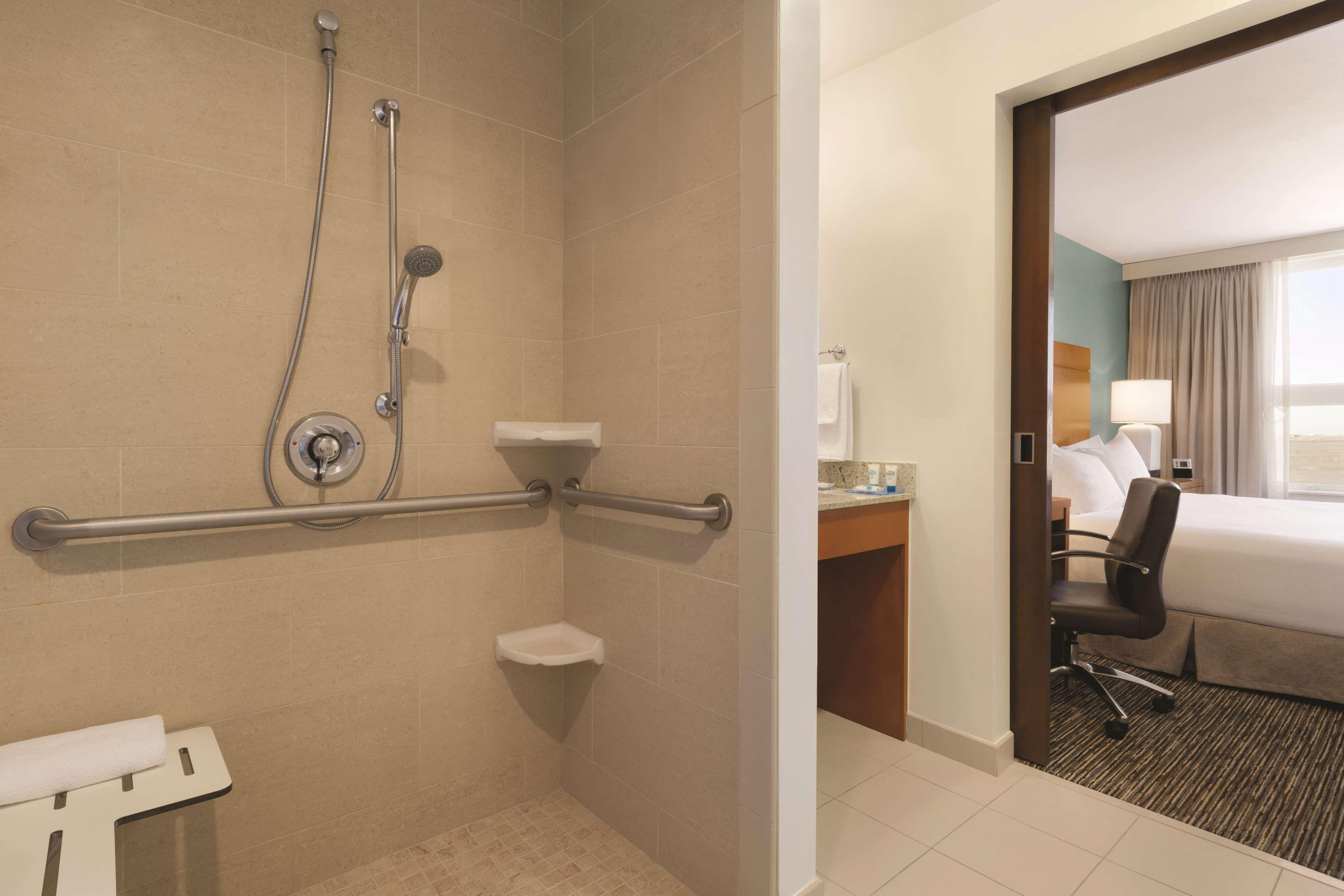 King Studio with Roll-In Shower - Disability Access