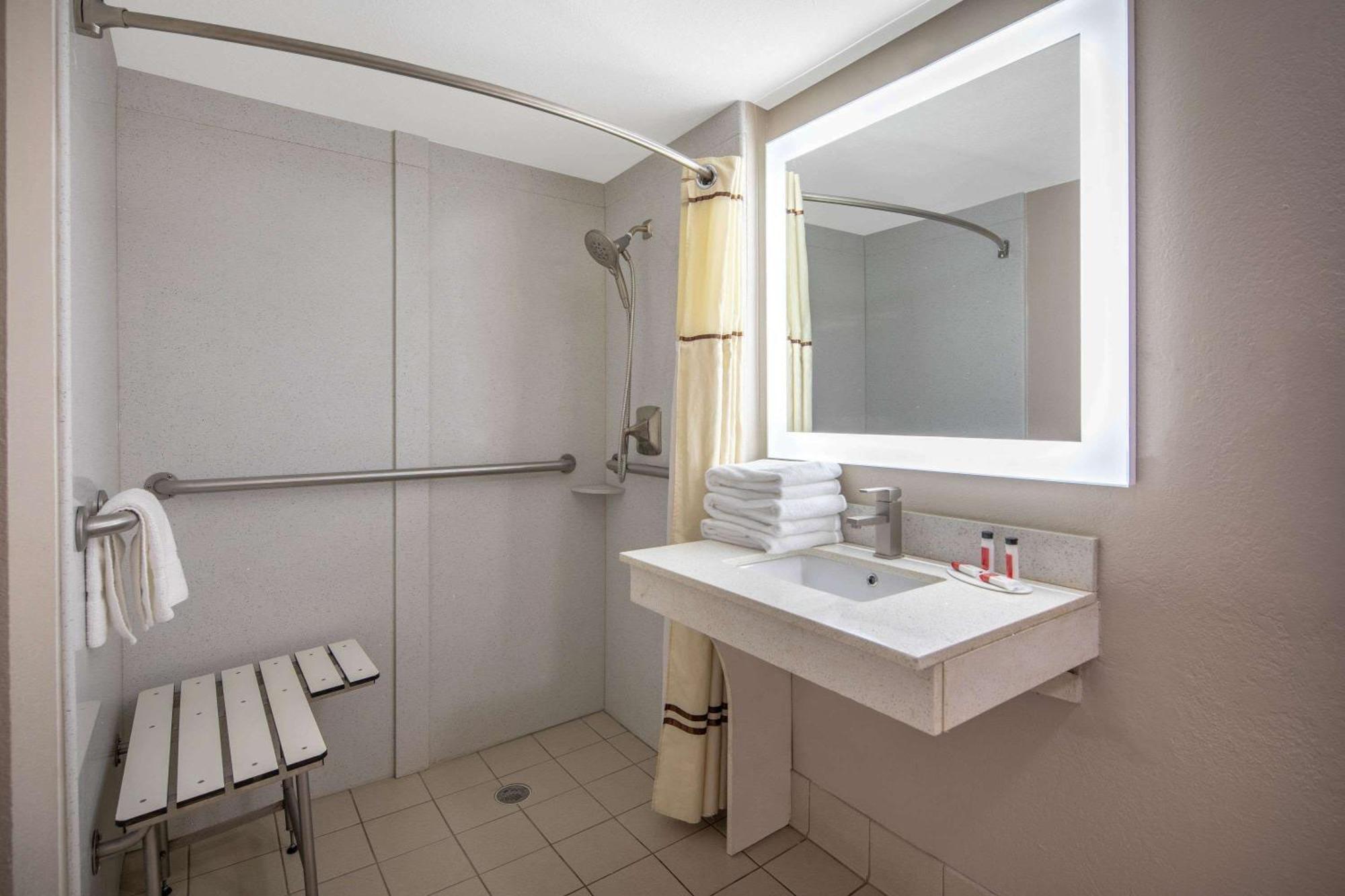 King Room - Disability Access/Non-Smoking