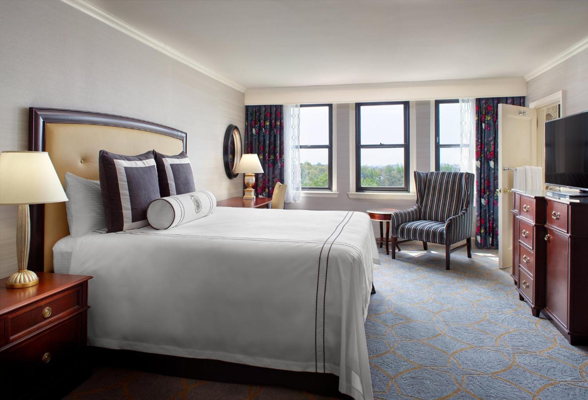 ADA Deluxe Room - 1 King Bed with Roll-in Shower
