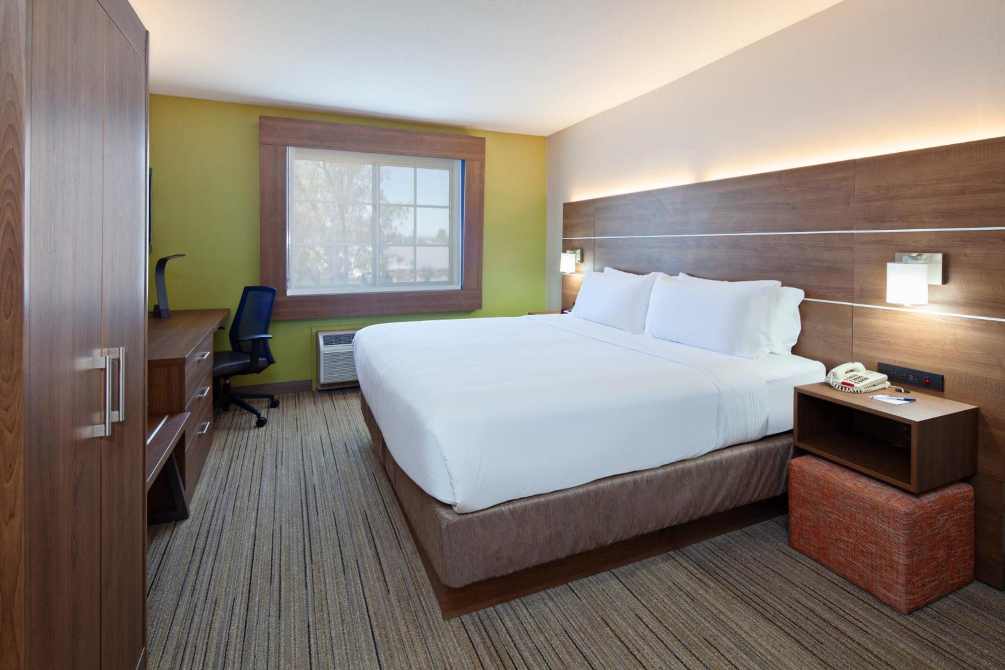 Standard Queen Room