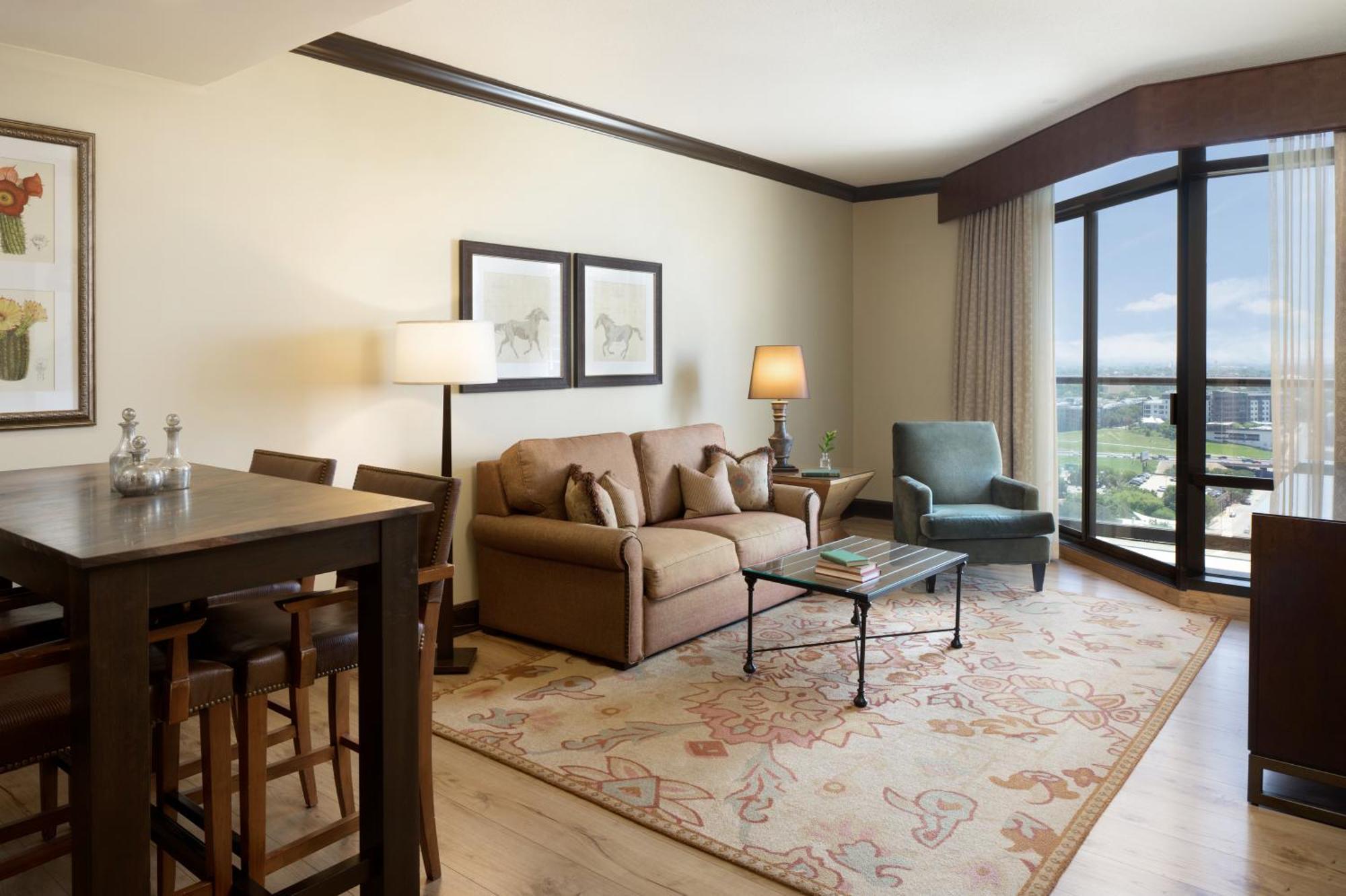 Executive One Bedroom Suite 1 Bed with Balcony,1275751738:JPEG