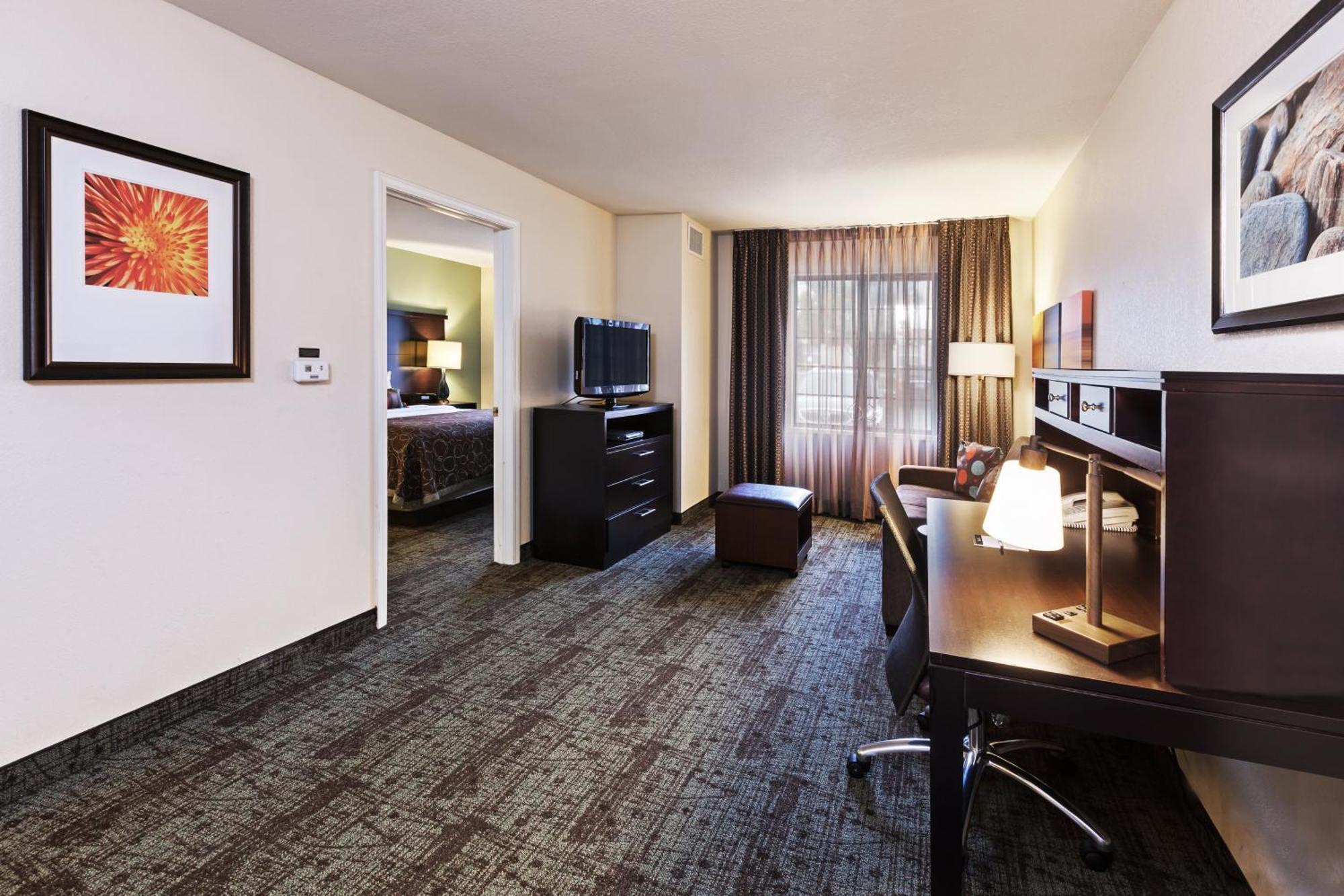 One-Bedroom Queen Suite -Non-Smoking