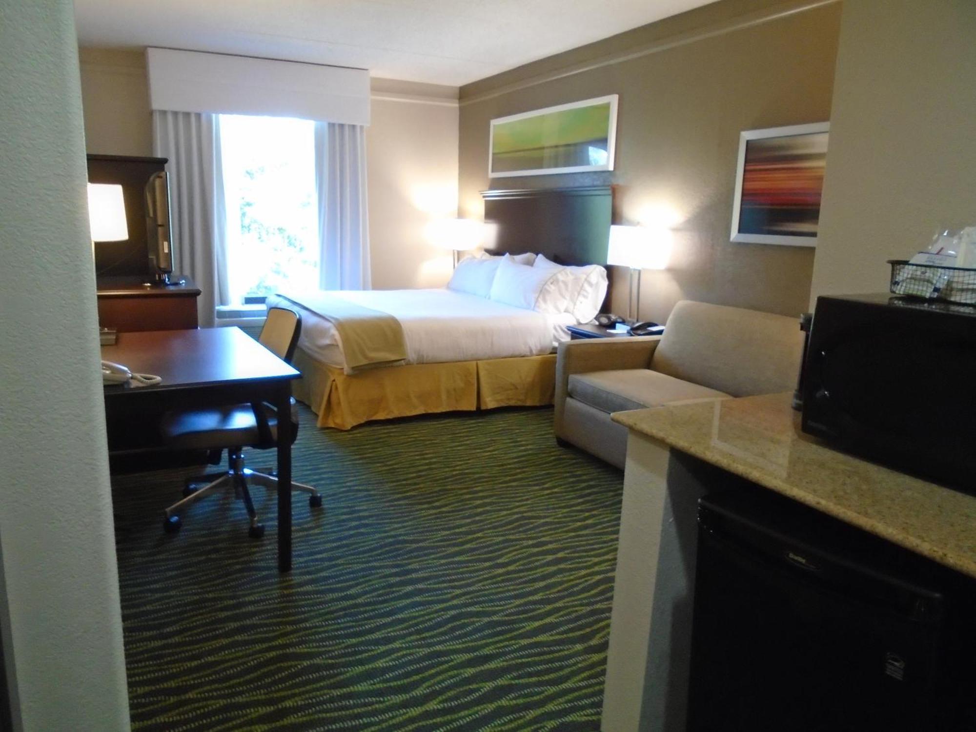 King Room - Mobility Access/Hearing Accessible
