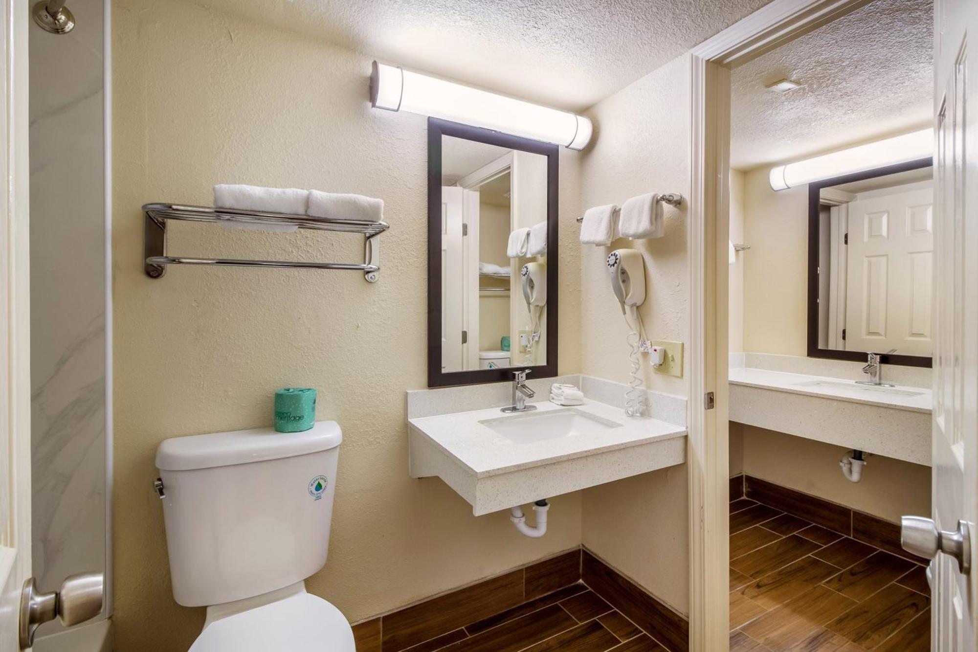 King Suite with Kitchenette - Non smoking