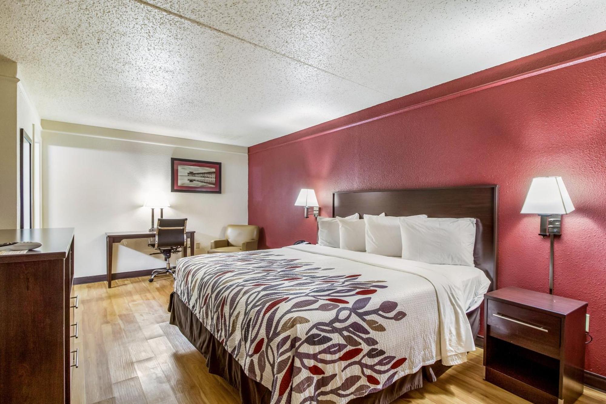 Deluxe King Room - Non-Smoking