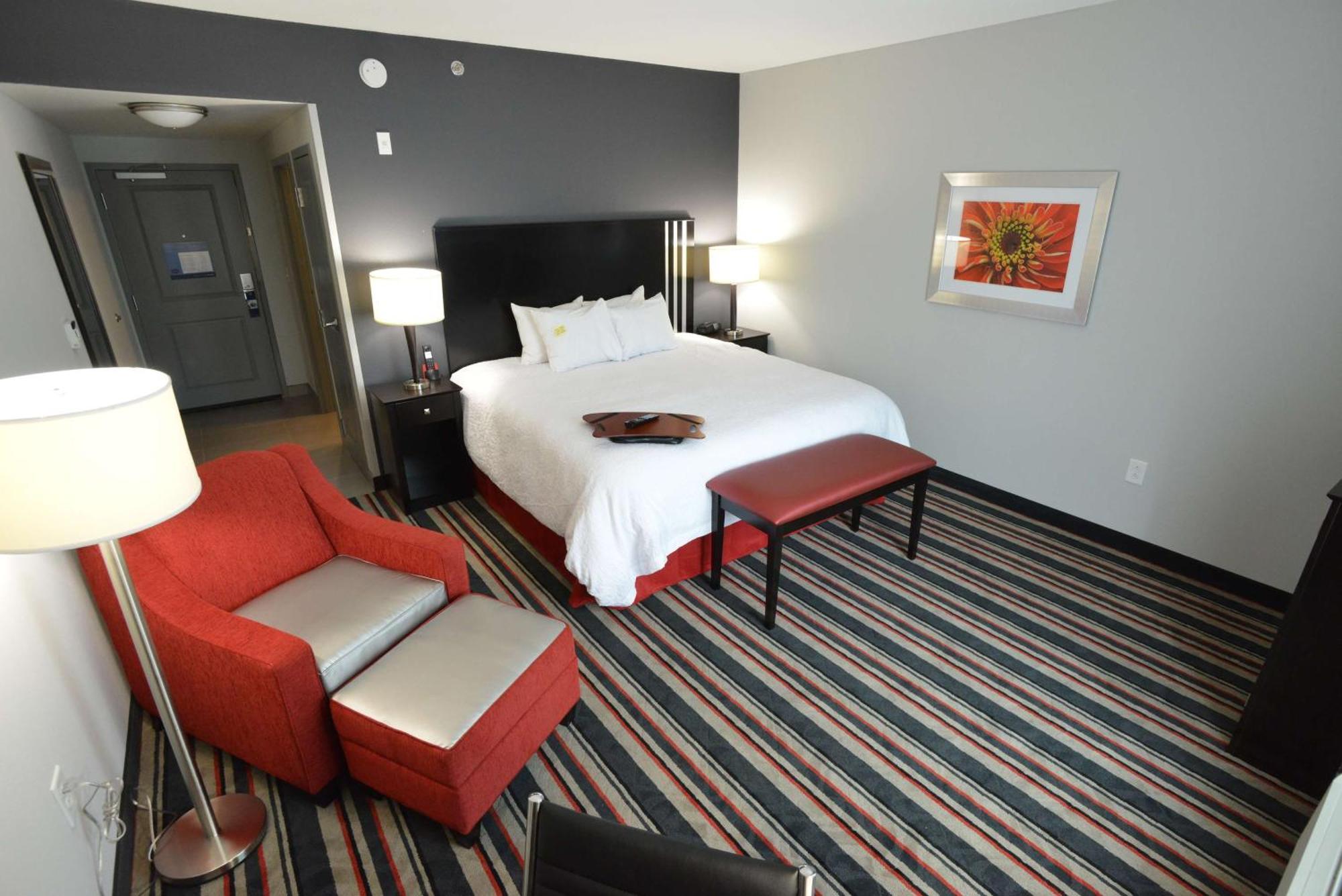 King Room with King Bed - Non-Smoking