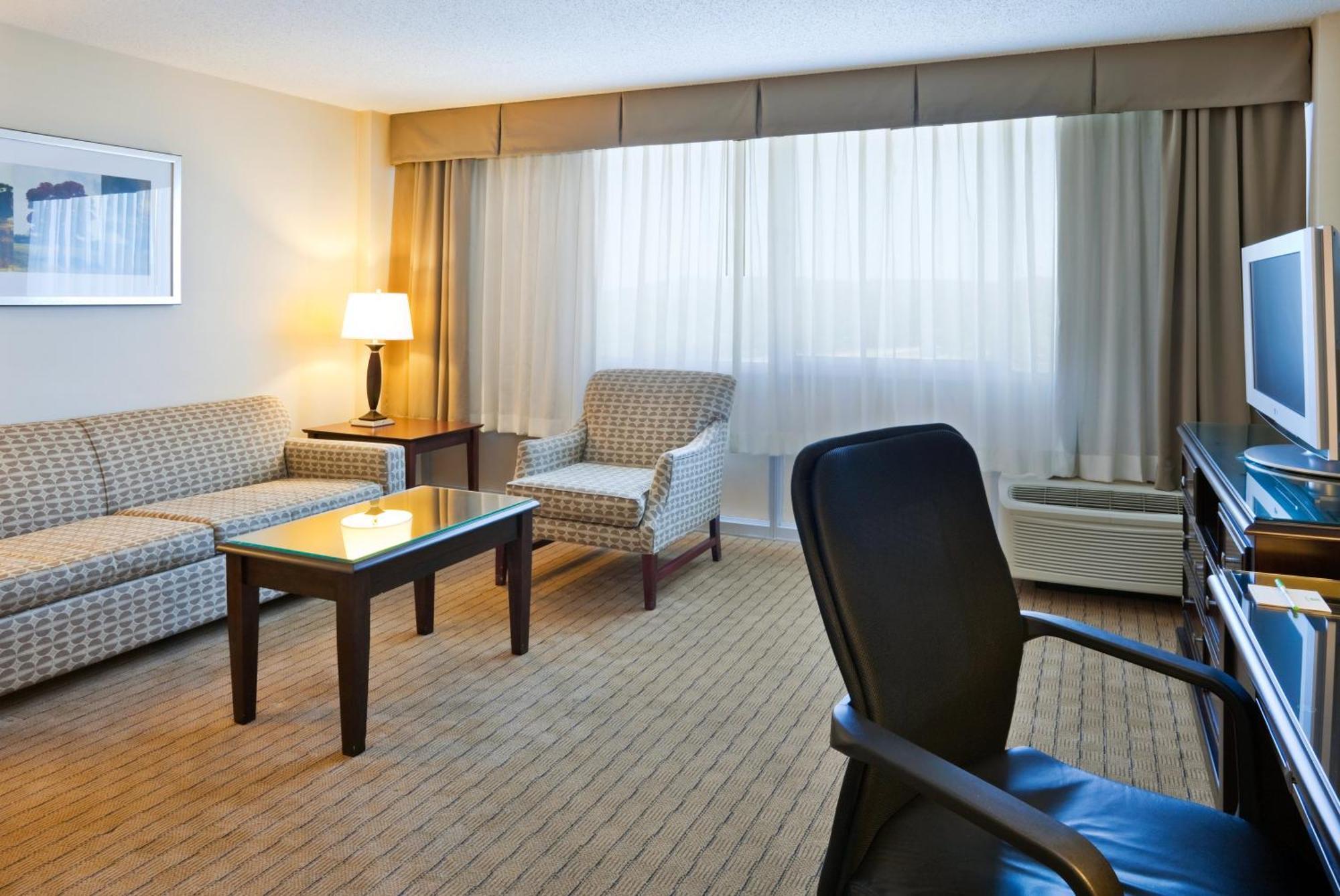 One-Bedroom King Suite - Non-Smoking