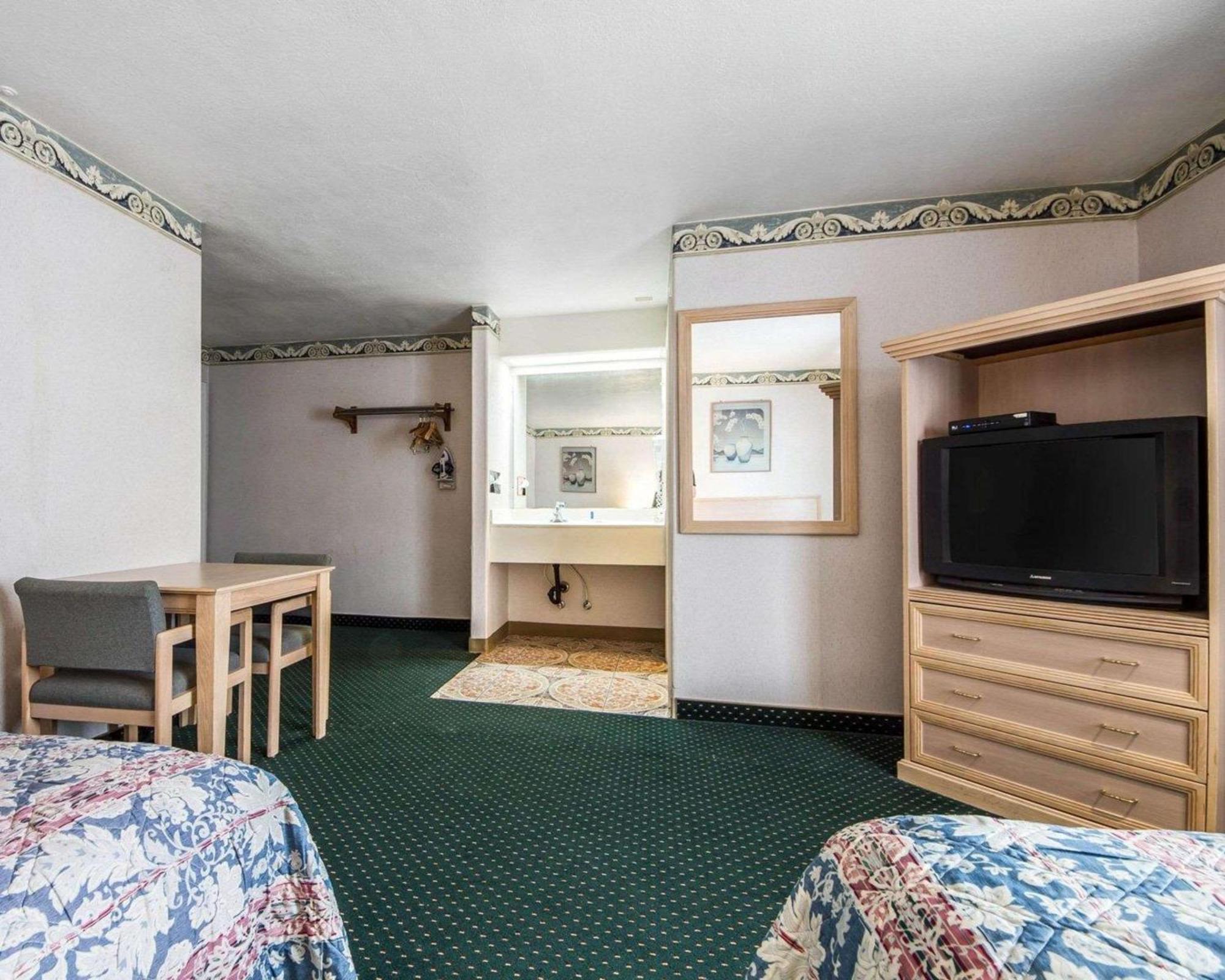 Non-Smoking Double Queen Room