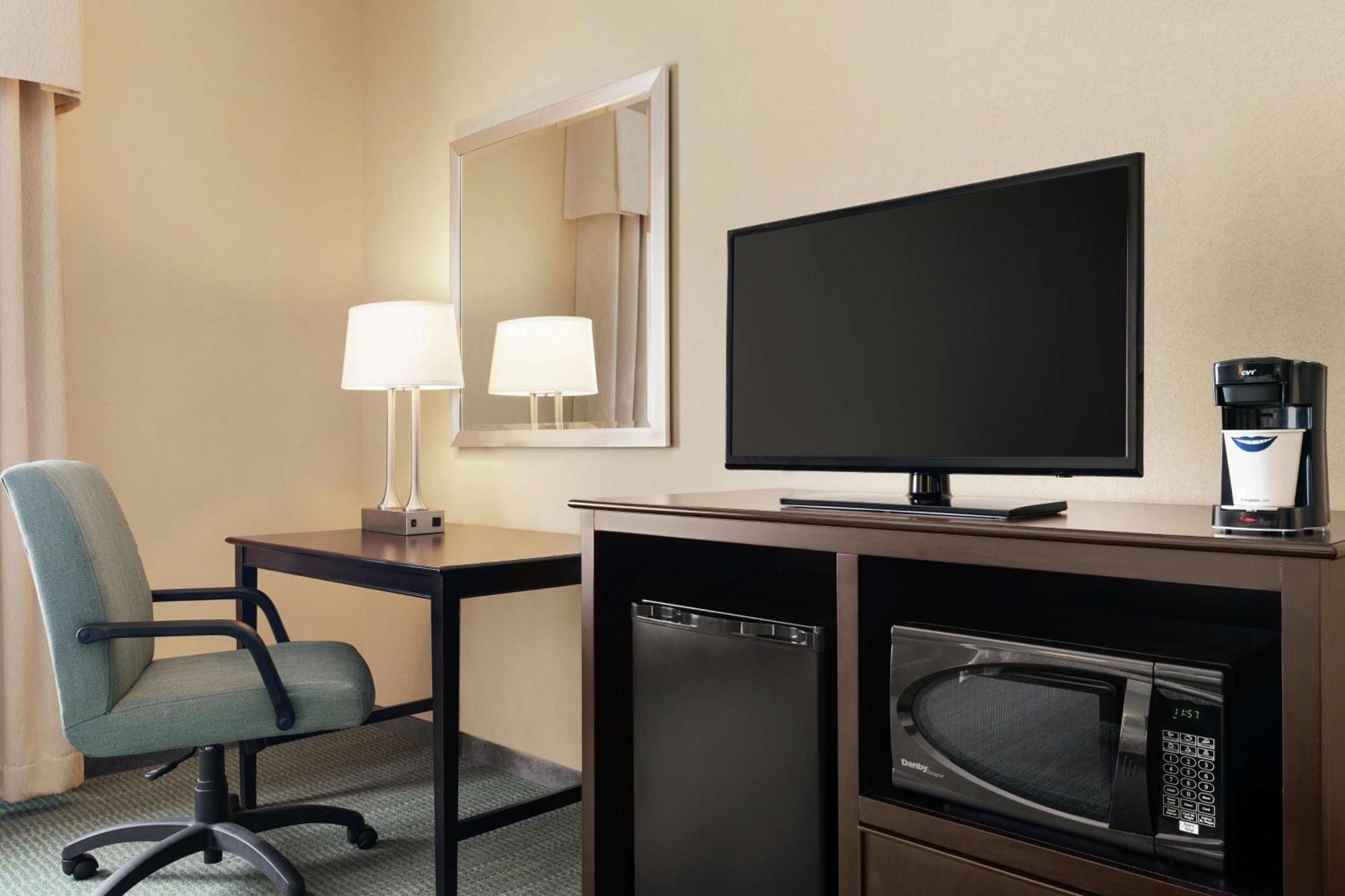 King Room with Accessible Tub - Mobility and Hearing Access/Non-Smoking