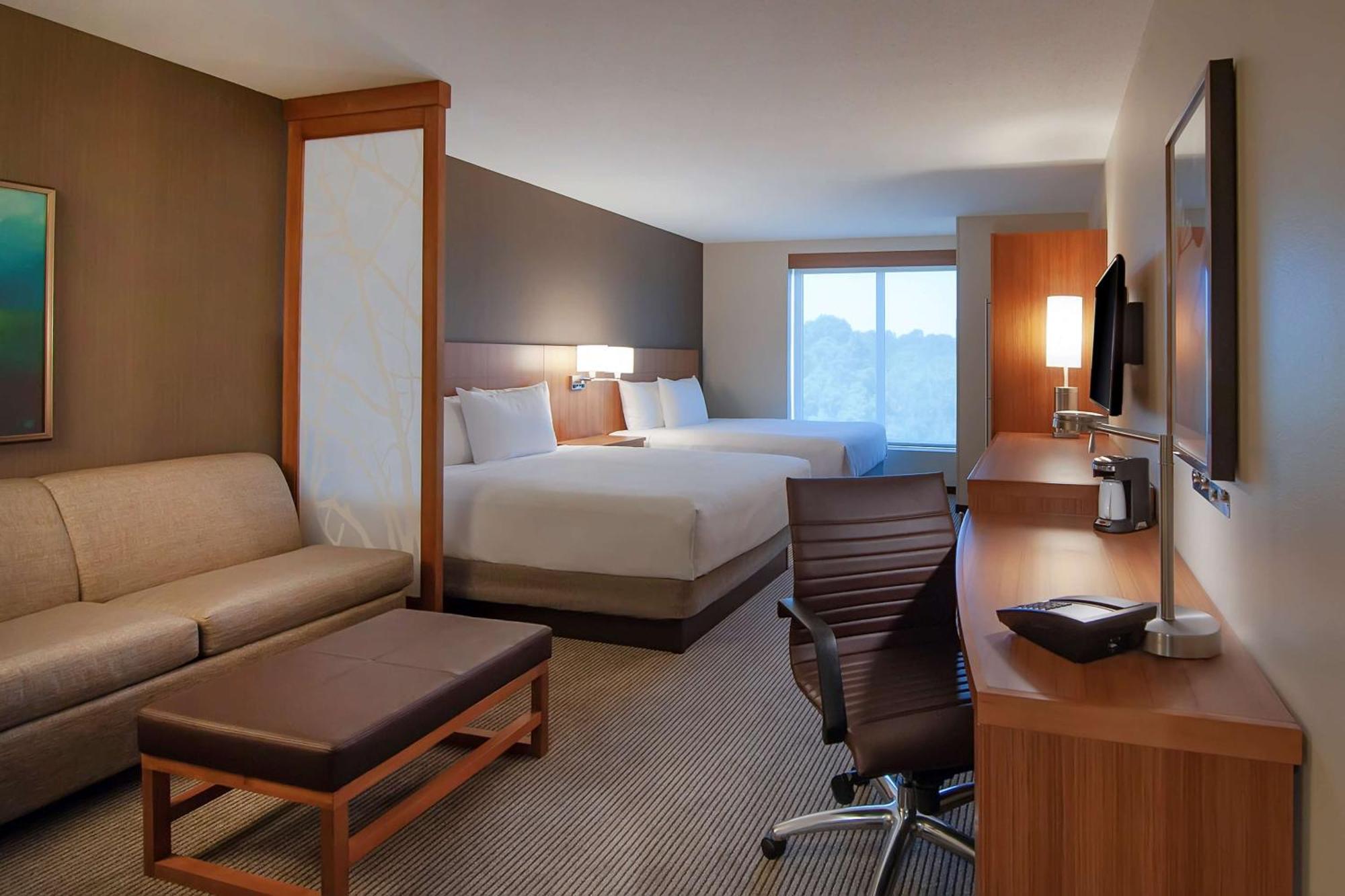 Queen Room with Two Queen Beds and Sofa Bed - High Floor,1328521130:JPEG