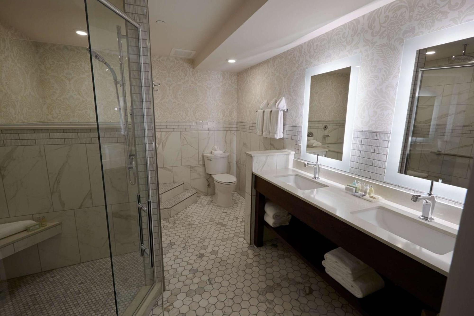 Signature Suite,1276089319:JPEG