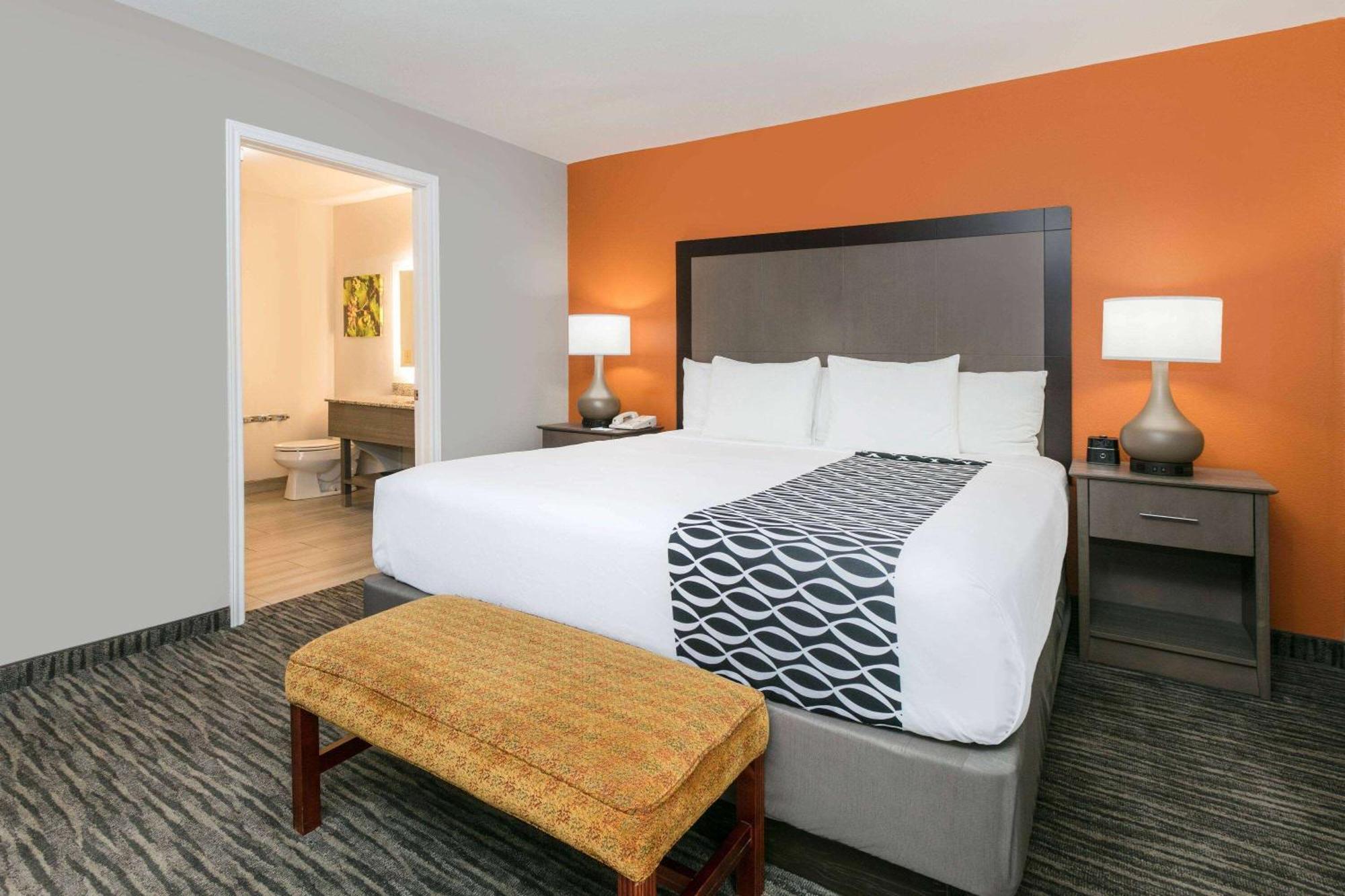 One-Bedroom King Suite - Non-Smoking