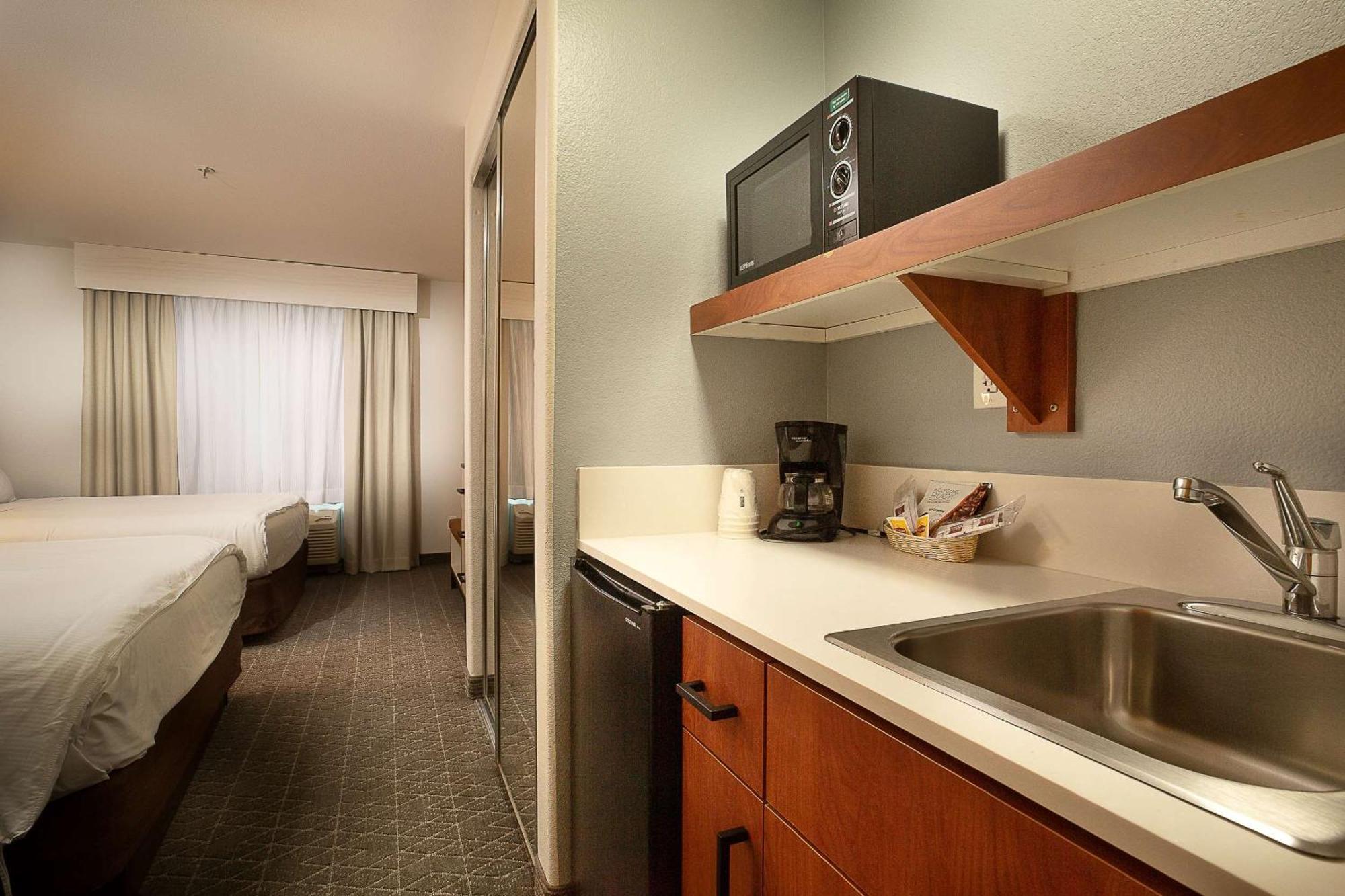 Queen Suite with Two Queen Beds - Disability Access - Non-Smoking