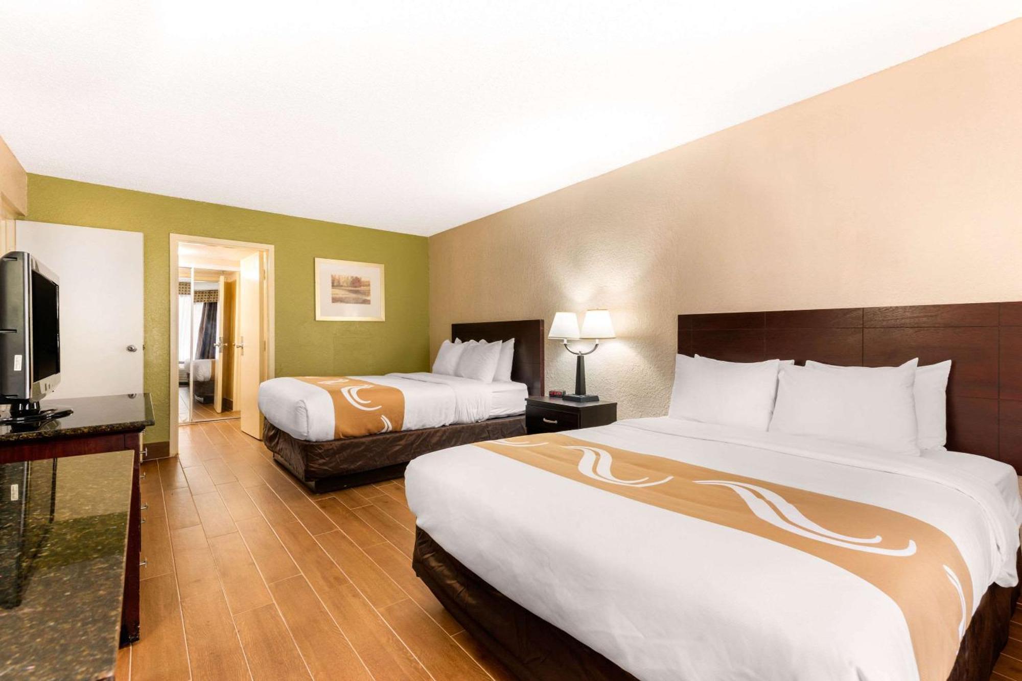 Queen Suite with Sofa Bed - Non-Smoking