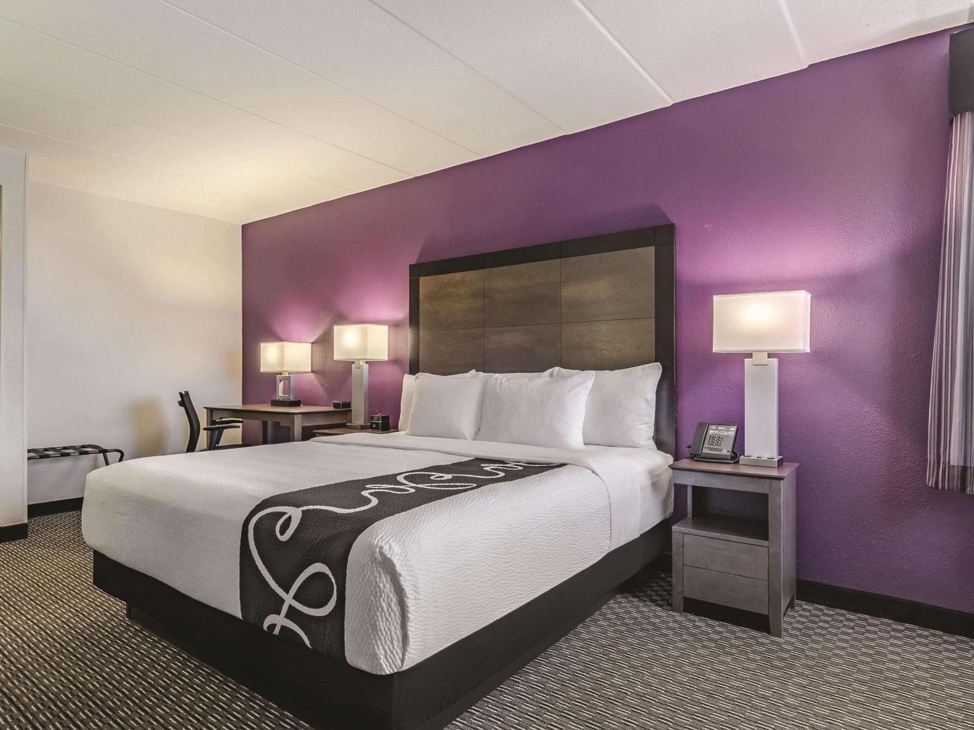 King Suite - Non-Smoking,1276323346:JPEG