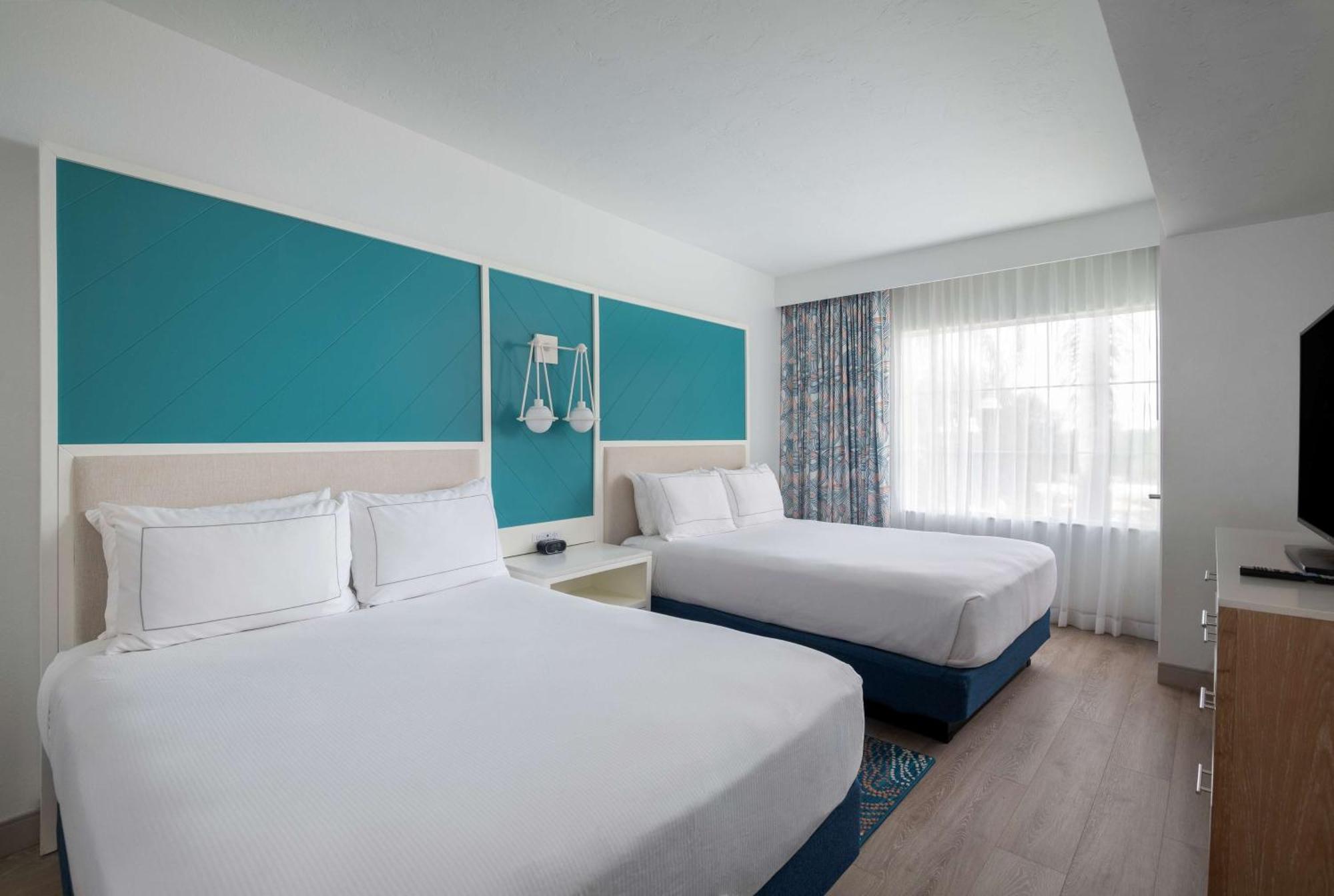 Queen Suite with City View