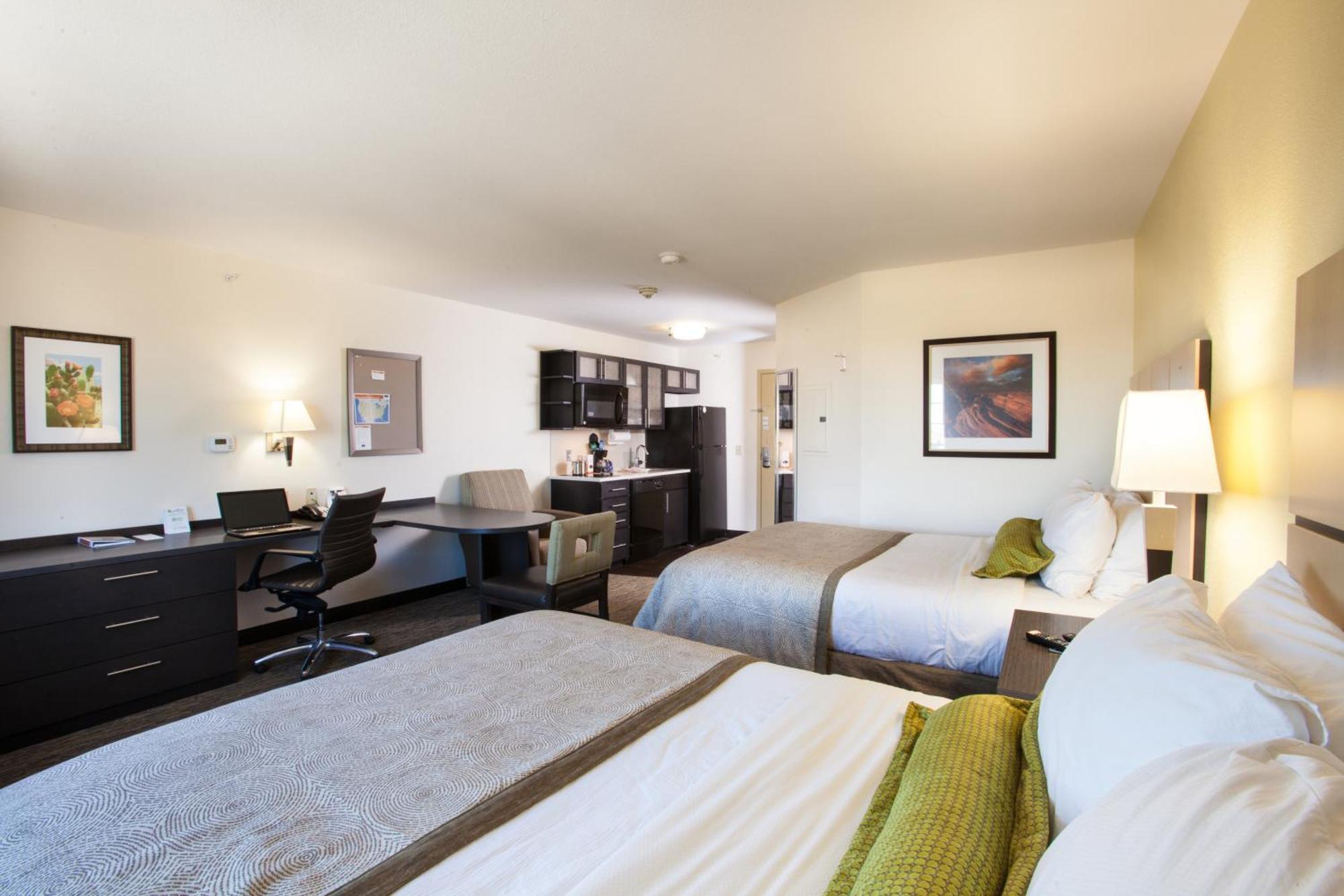 Queen Studio Suite with Two Queen Beds and Kitchenette