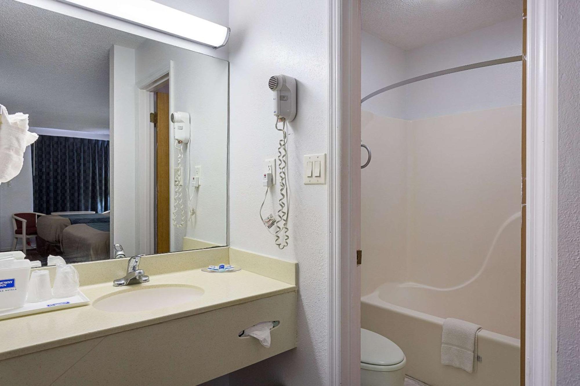 Standard Queen Room with Two Queen Beds - Non-Smoking