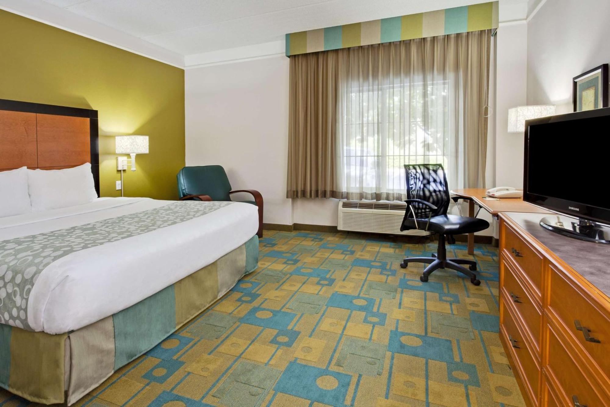 King Room with Bath Tub and Grab Bars - Mobility Accessible/Non-Smoking,1276386715:JPEG