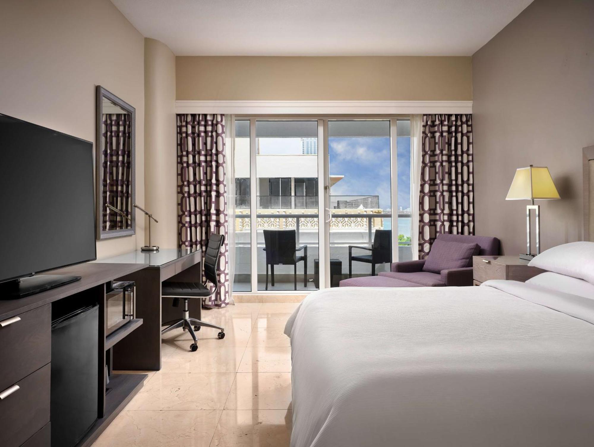 King Room with Balcony & Park View,1657145622:JPEG