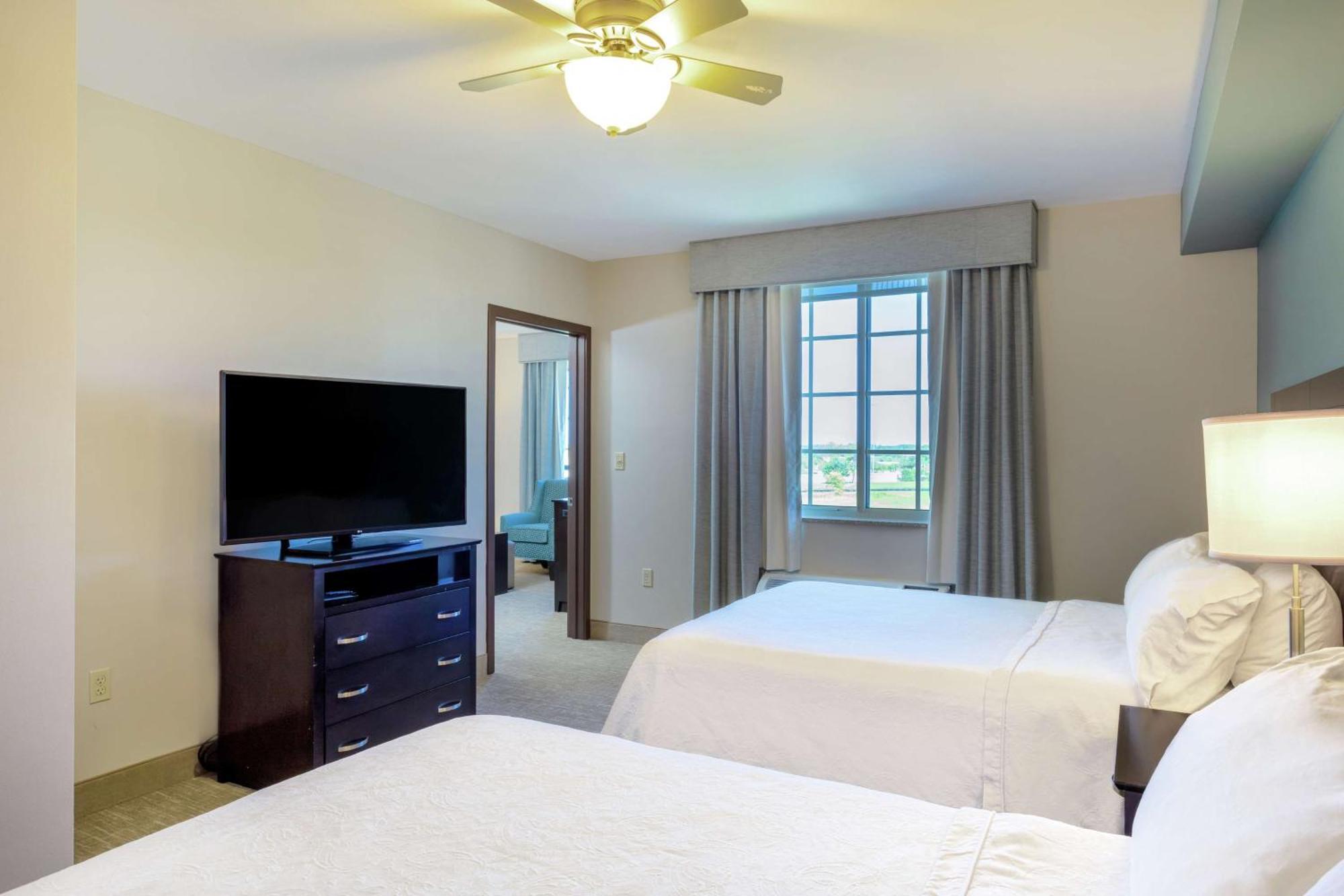 One-Bedroom Queen Suite with Two Queen Beds - Non-Smoking