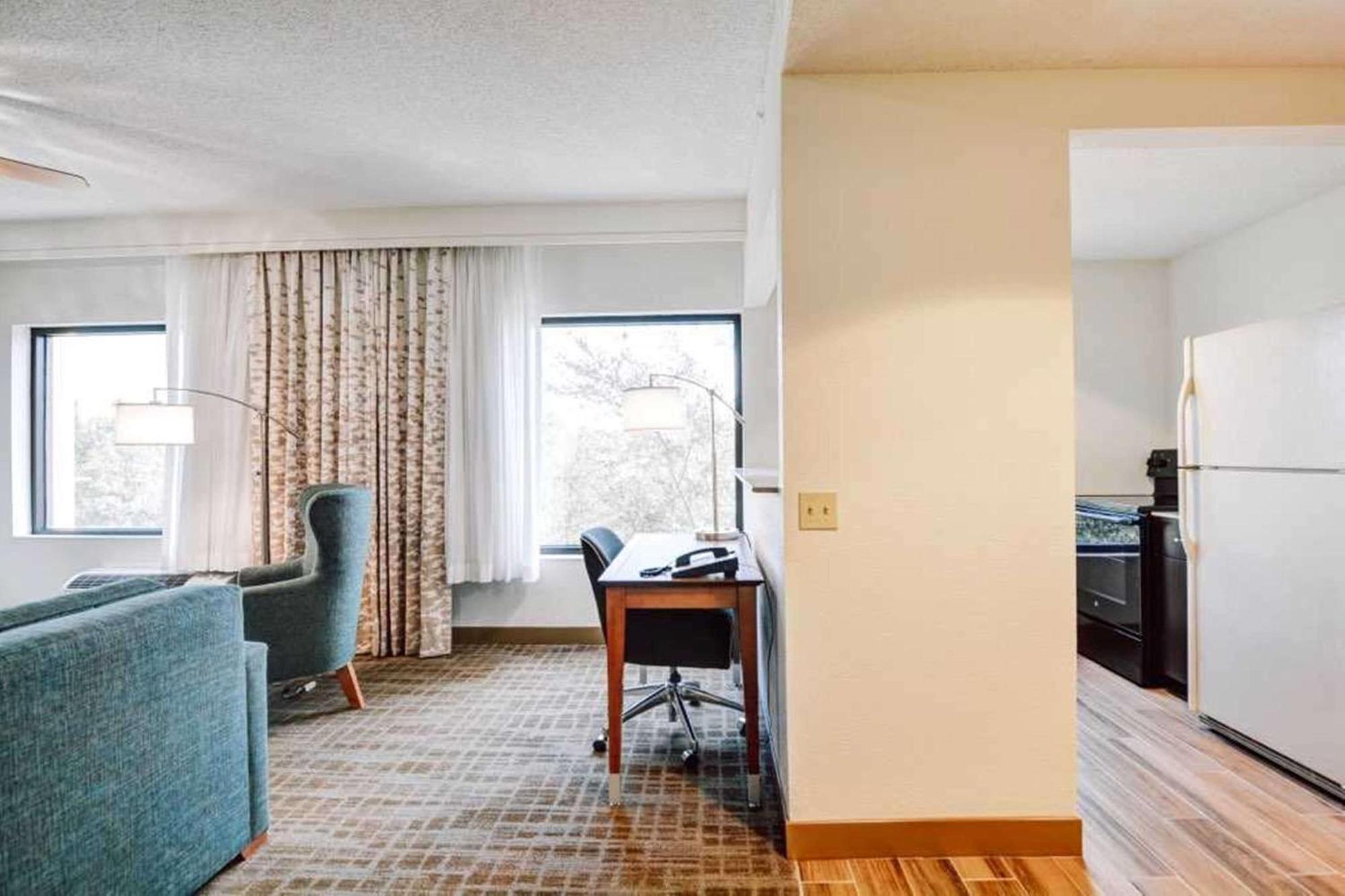 One-Bedroom King Suite with Kitchen - Non-Smoking