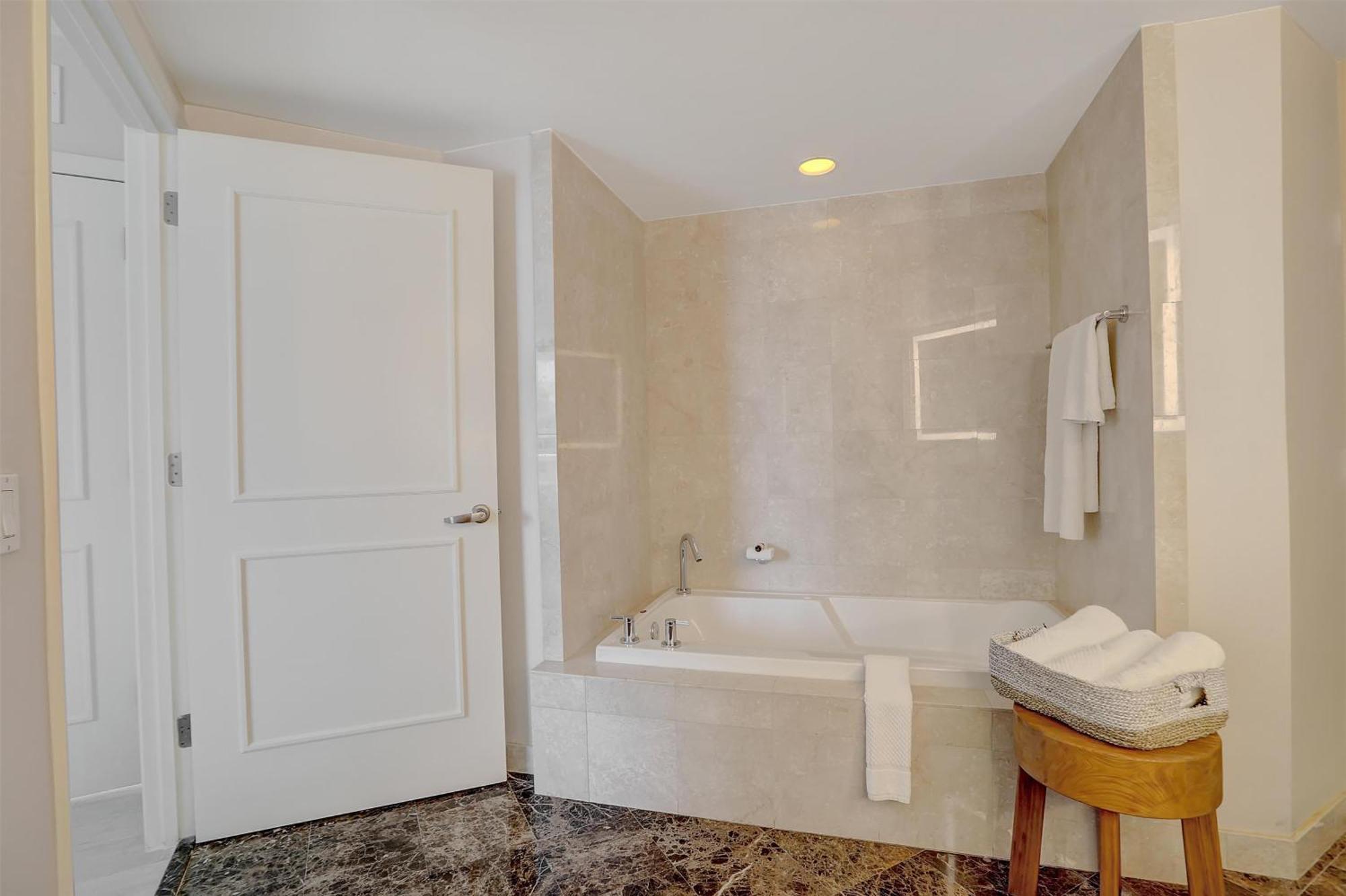 King Room,1678632115:JPEG