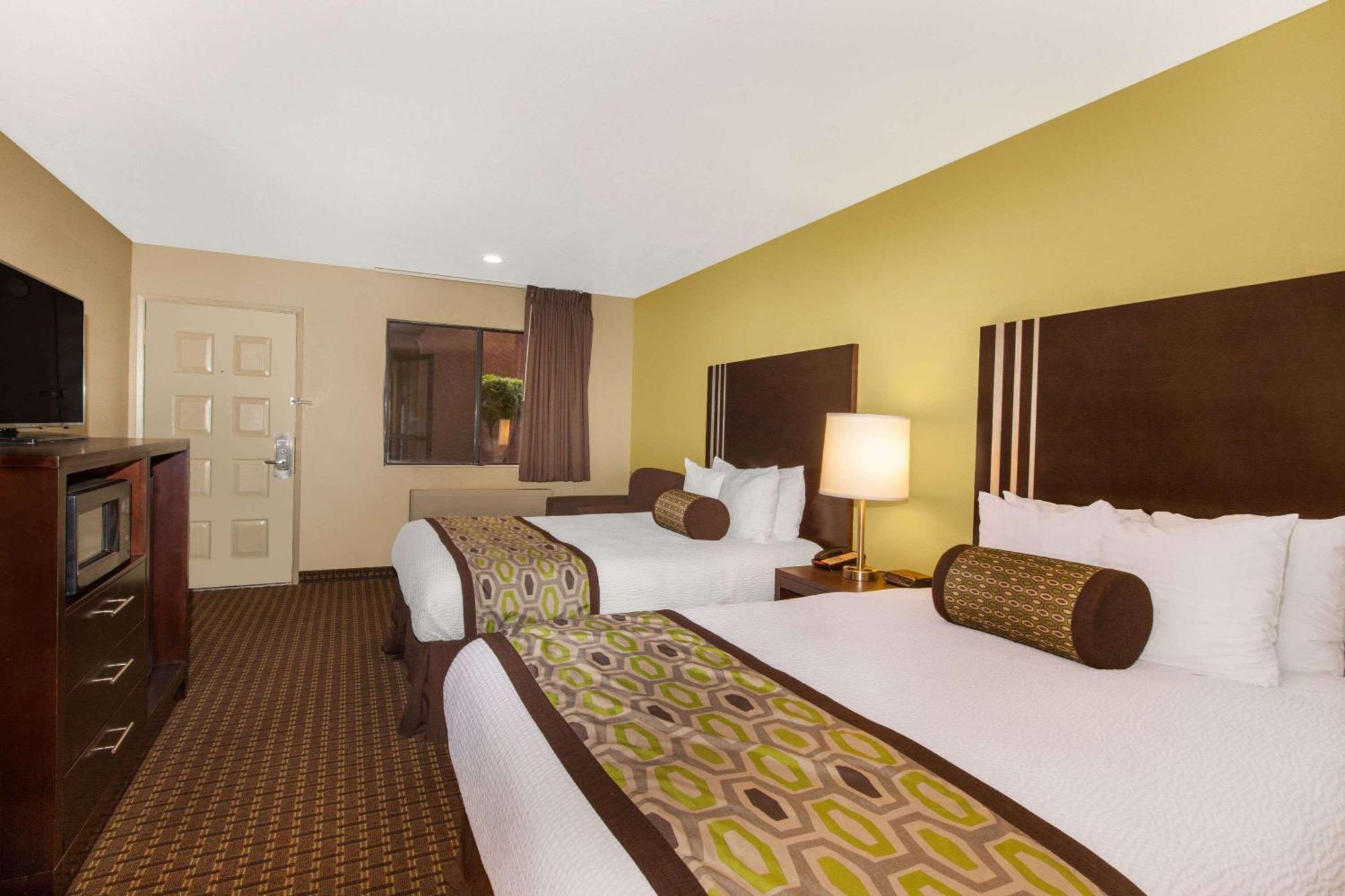 Double Room with Two Double Beds - Non-Smoking