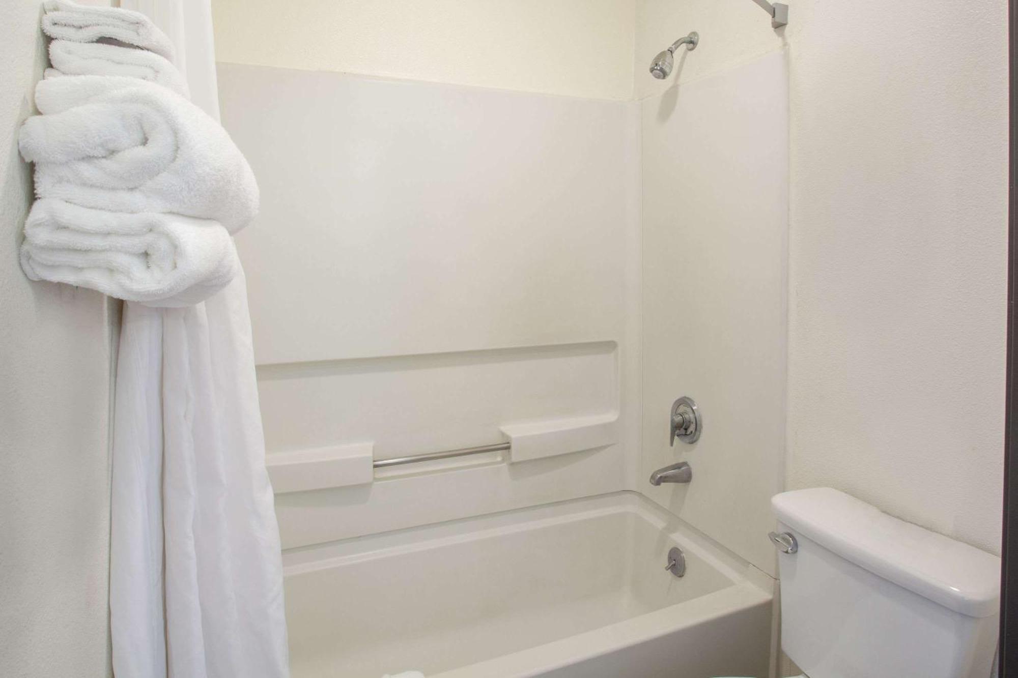 Queen Room with Two Queen Beds - Non-Smoking,1746872214:JPEG