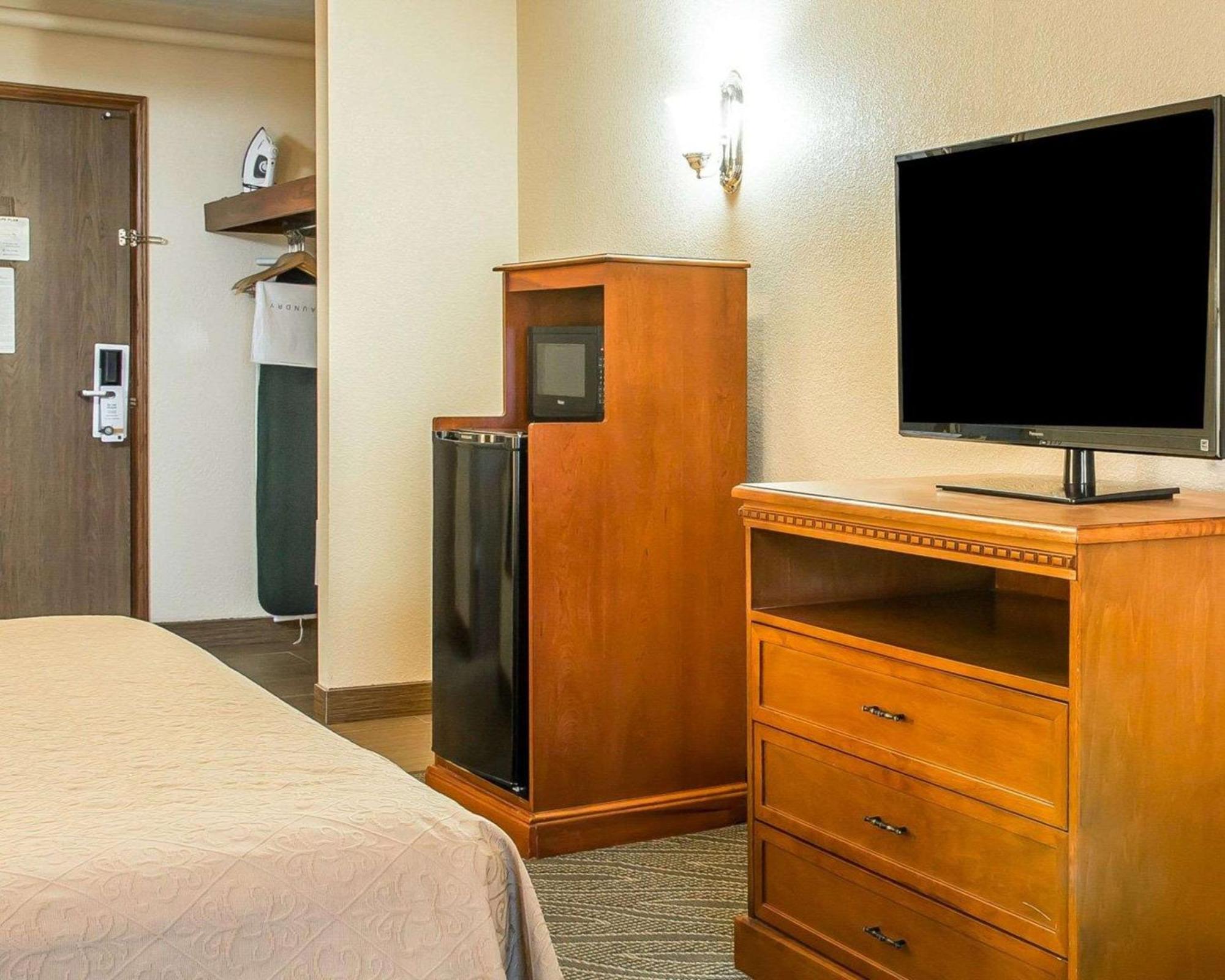 King Room - Accessible/Non-Smoking
