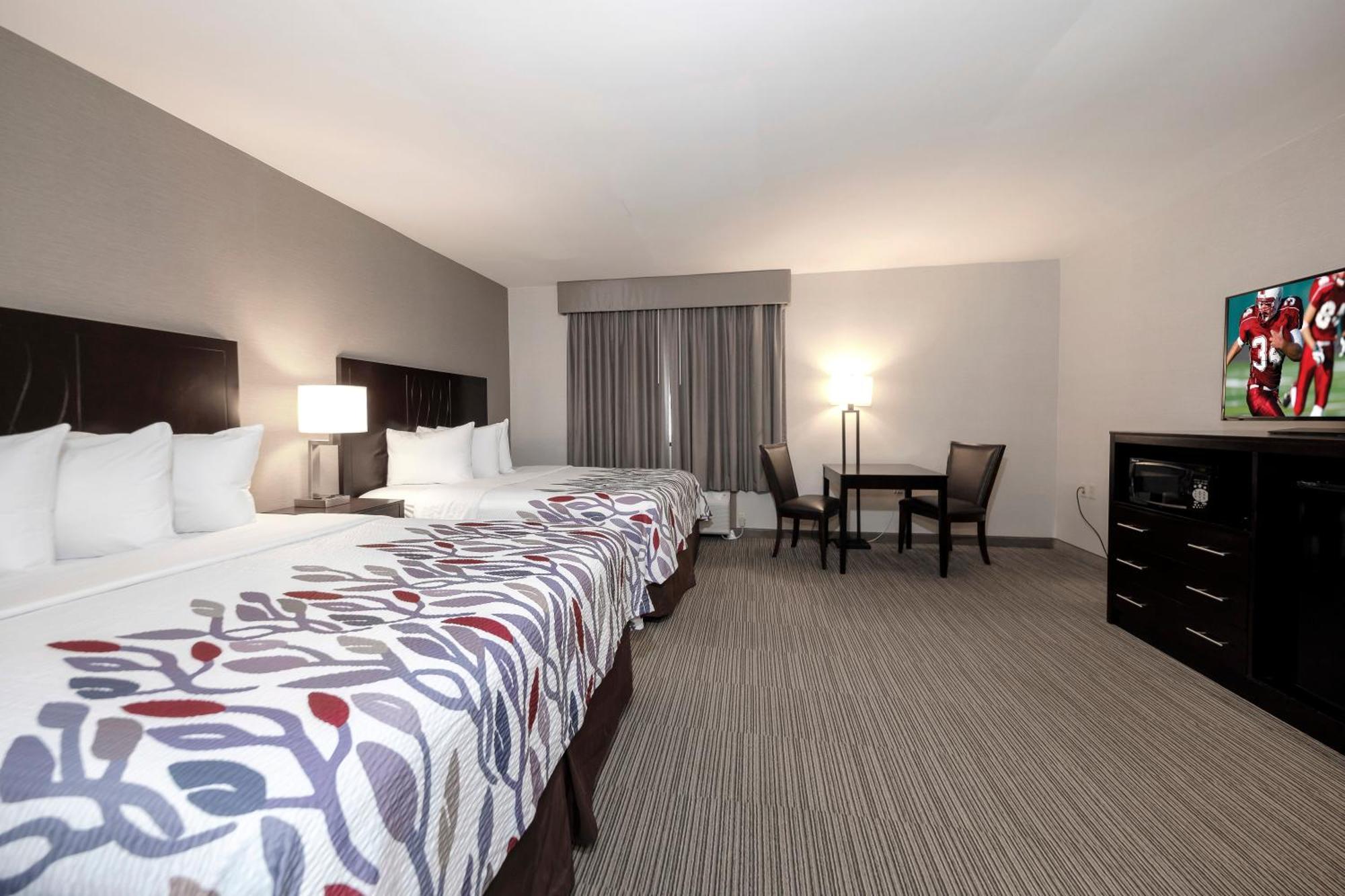 Deluxe Queen Room with Two Queen Beds with Lake View Non-Smoking