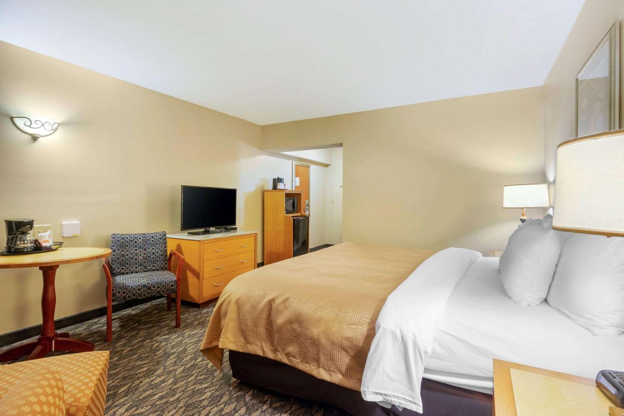 King Room - Accessible/Non-Smoking