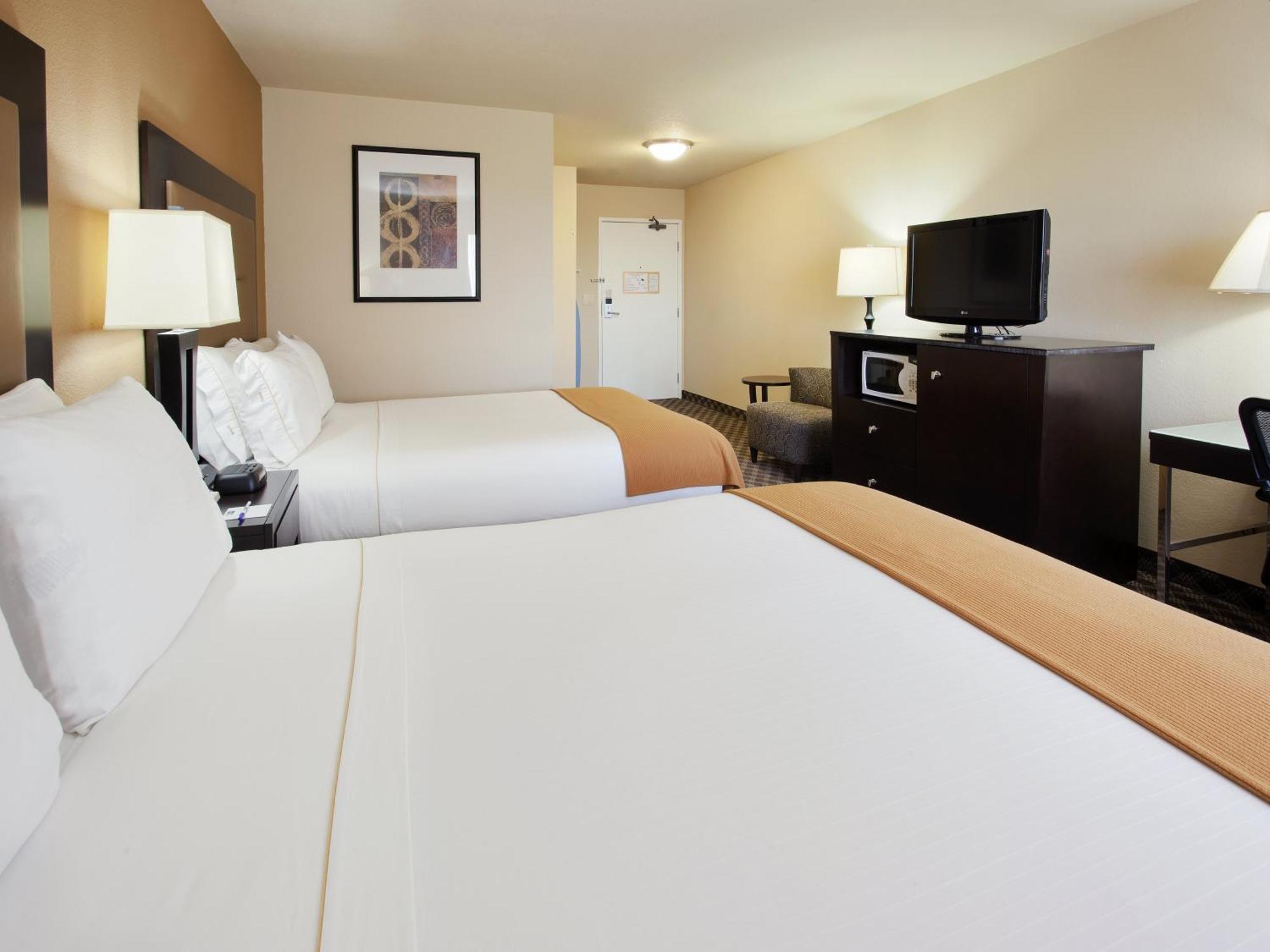 Queen Suite with Mobility Accessible Tub