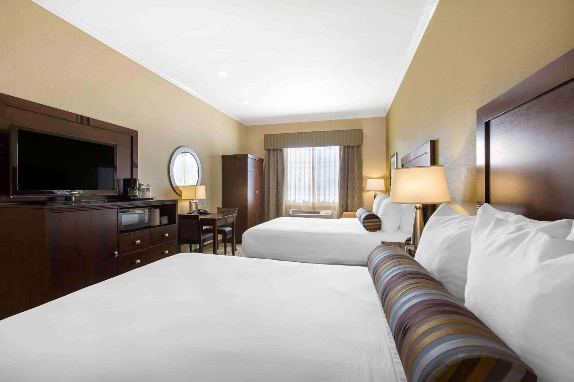 Queen Room with Two Queen Beds - Non-Smoking,1276729387:JPEG