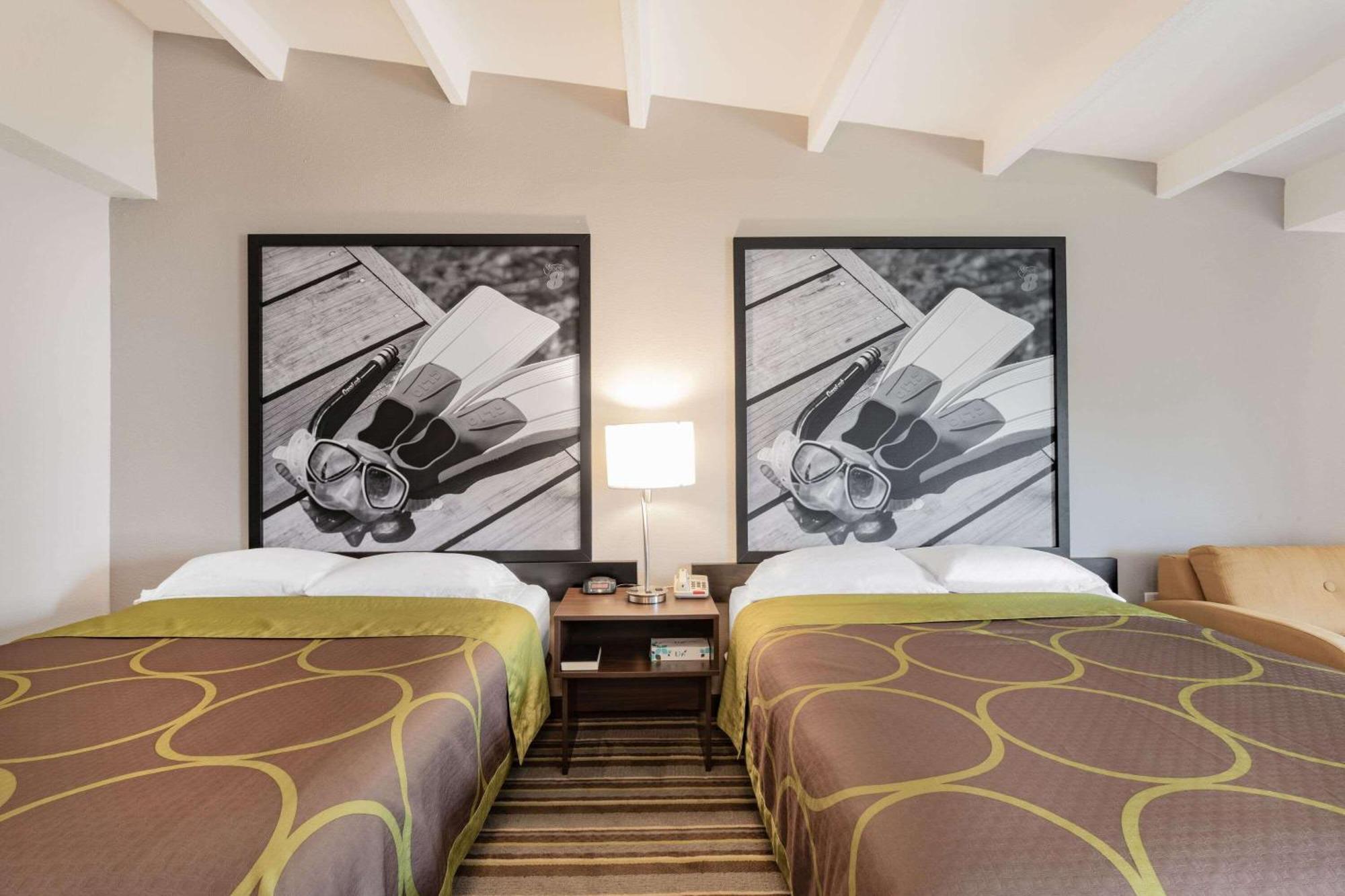 Doube Room with Two Double Beds and Roll-In Shower - Mobility/Hearing Accessible - Non-Smoking