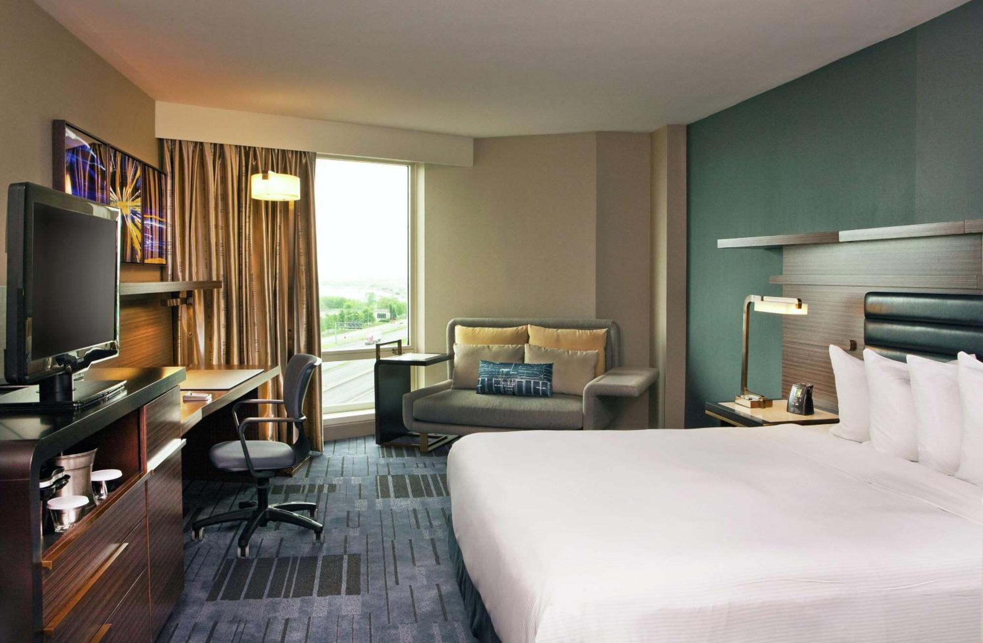 Deluxe King Room