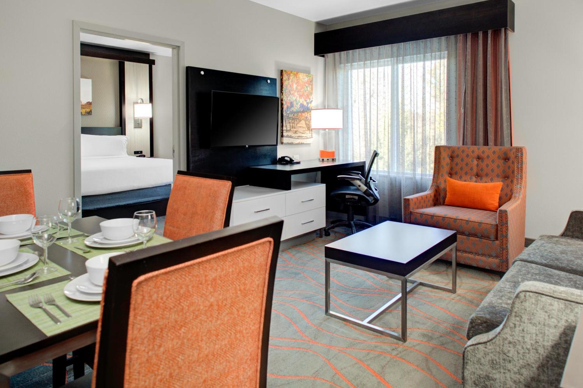 King Suite with Jetted Tub,1276790569:JPEG