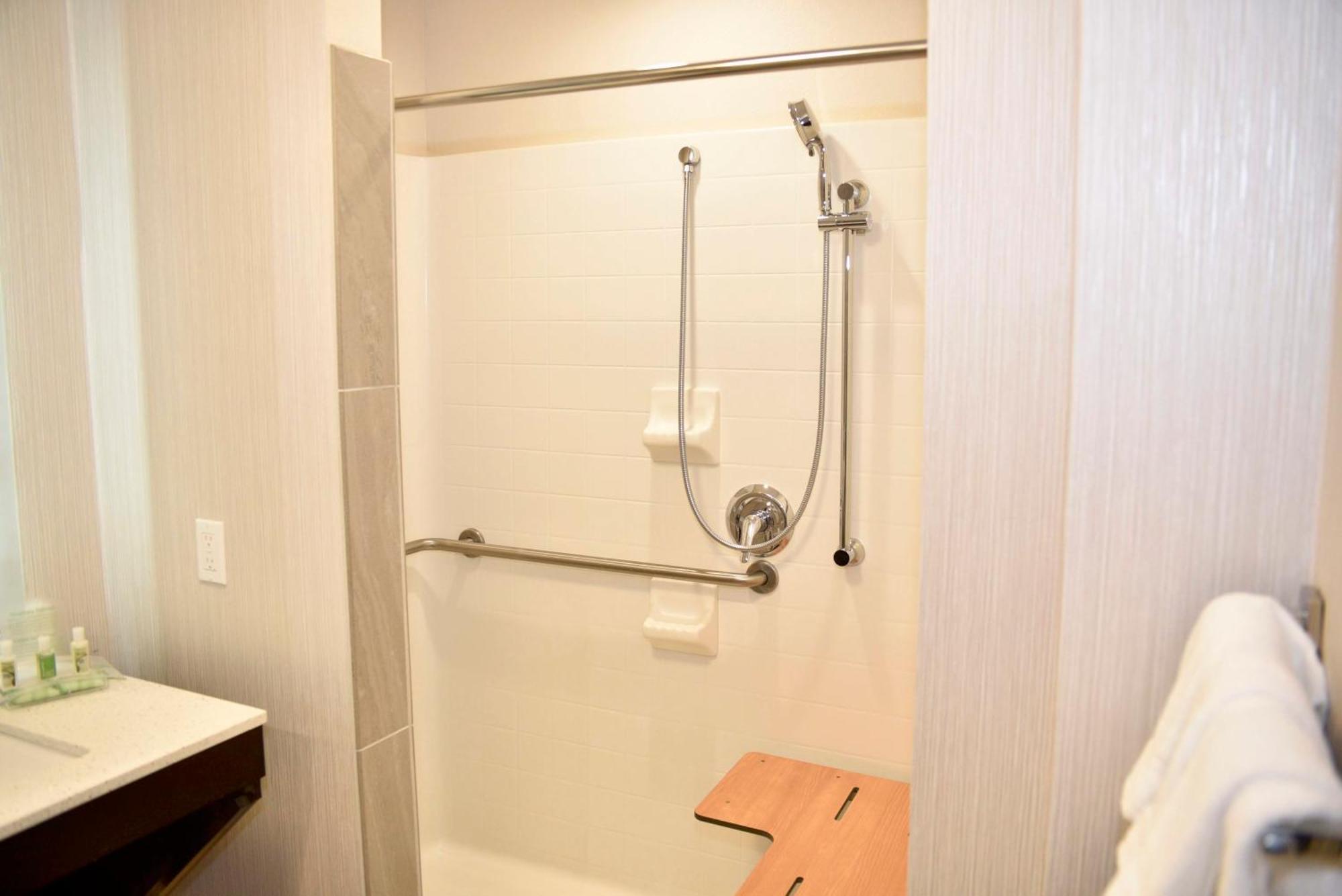 King Suite with Roll-in Shower - Mobility Access,1276791154:JPEG