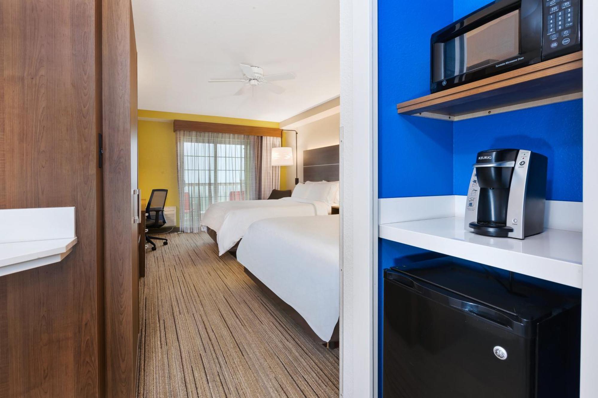 Standard Room with Two Queen Beds,1439408983:JPEG