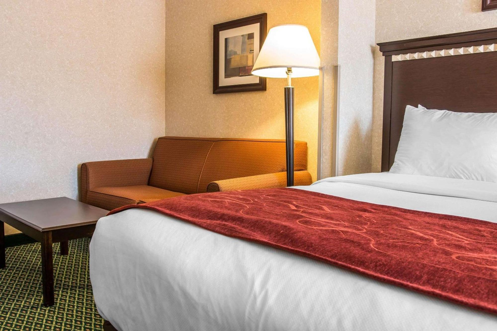 Queen Room with Two Queen Beds - Non-Smoking