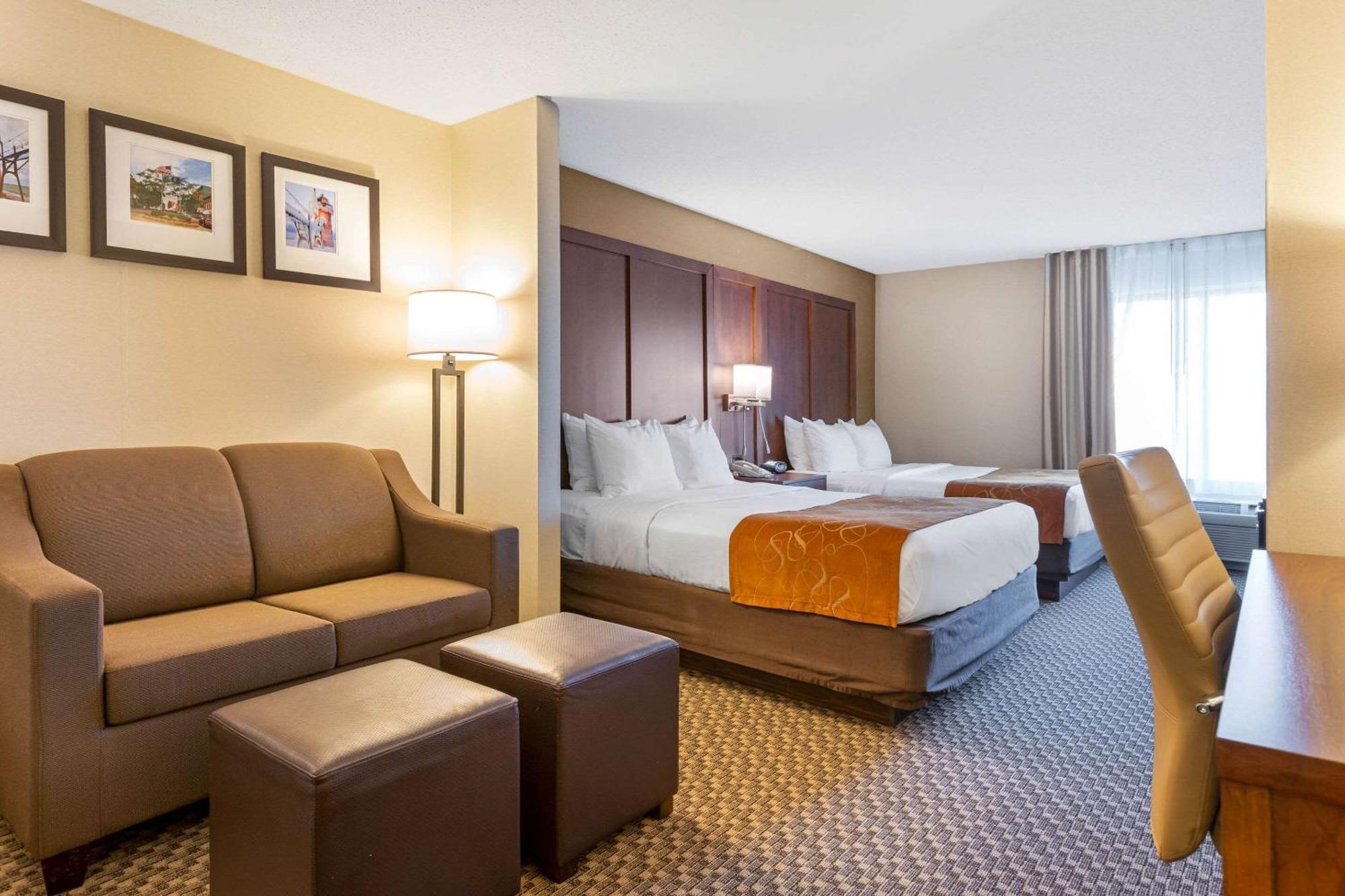 Queen Suite with 2 Queen Beds - Non-Smoking