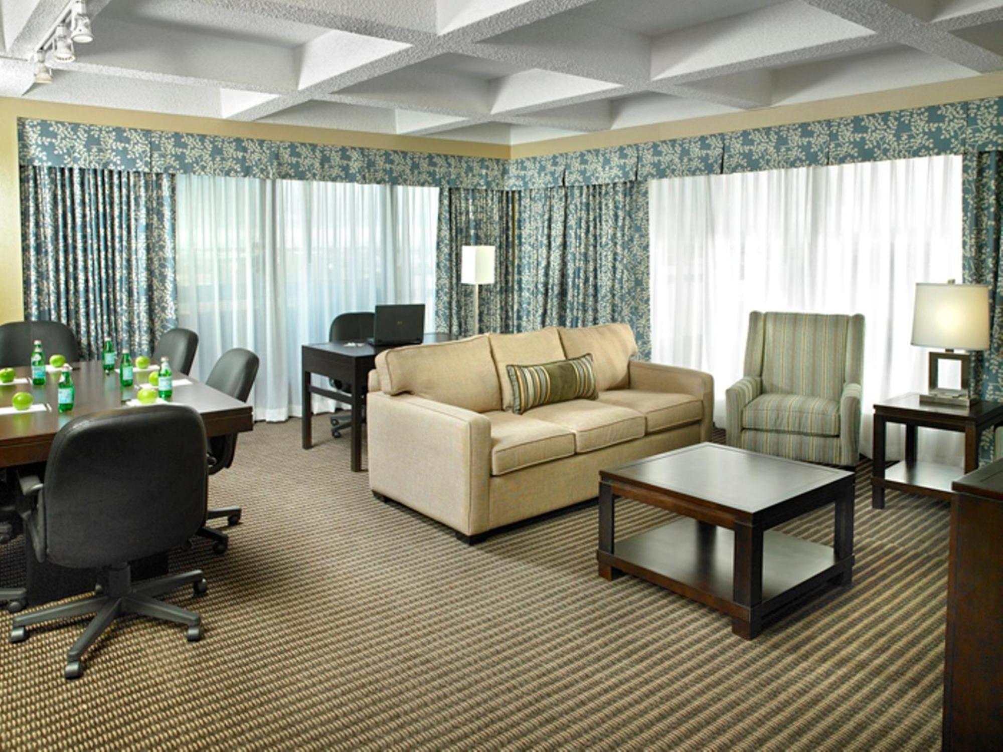 Queen Suite - Non-Smoking,1418512395:JPEG