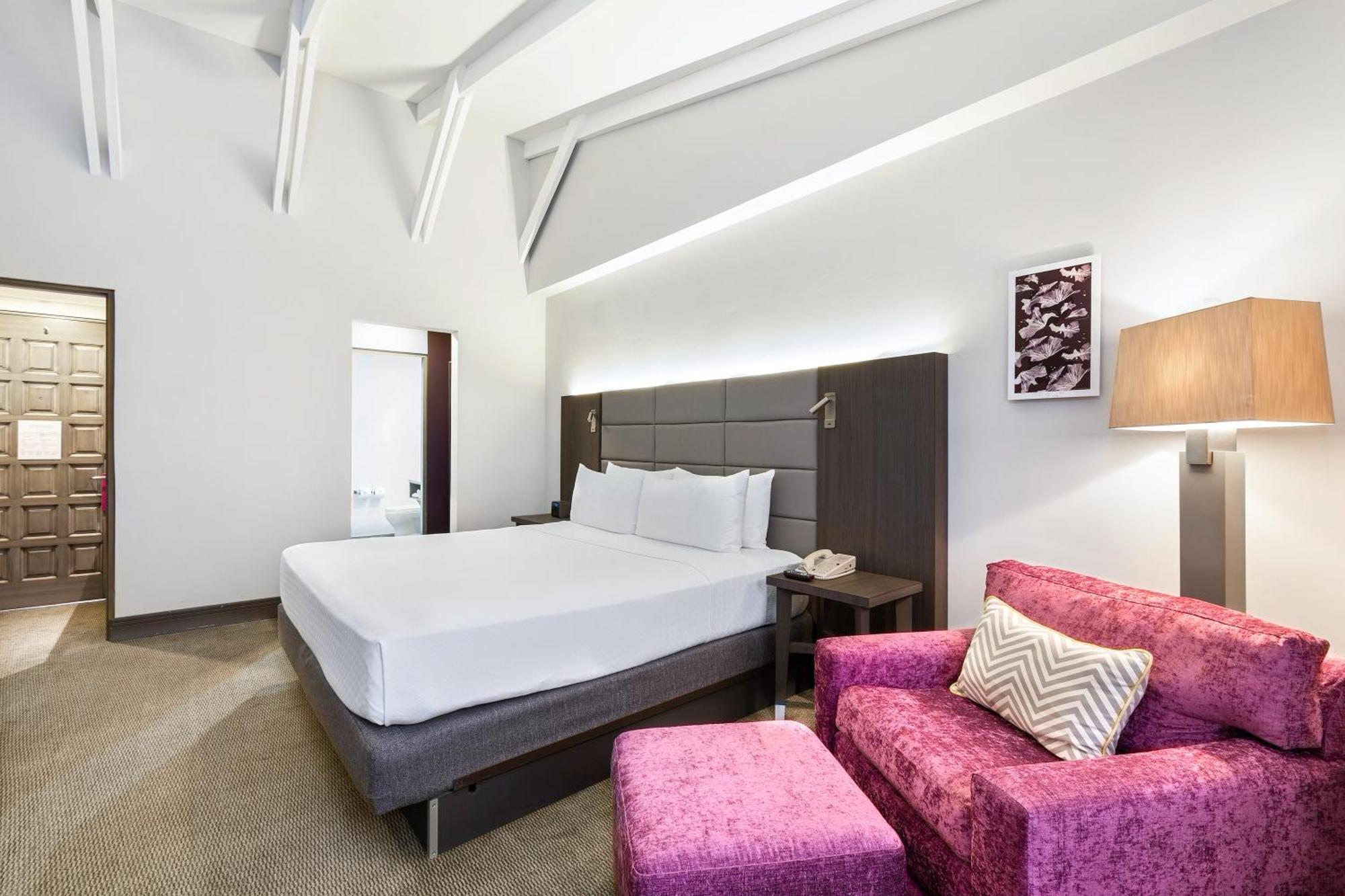 Standard King Room with Lounge Access - Top Floor,1277964544:JPEG
